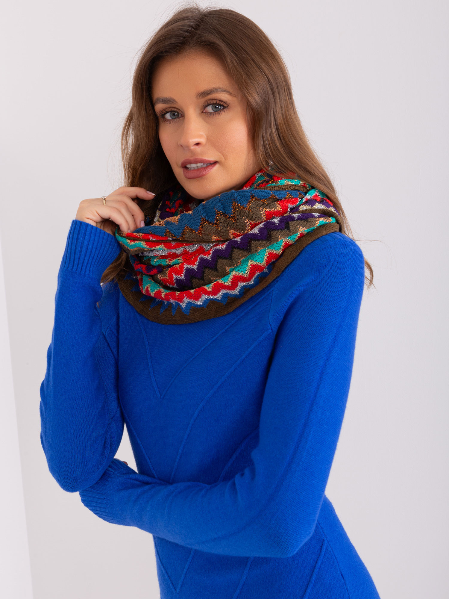 Hnedo-farebný pletený komínový šál so vzormi AT-KM-BF48661.26-brown Veľkosť: ONE SIZE