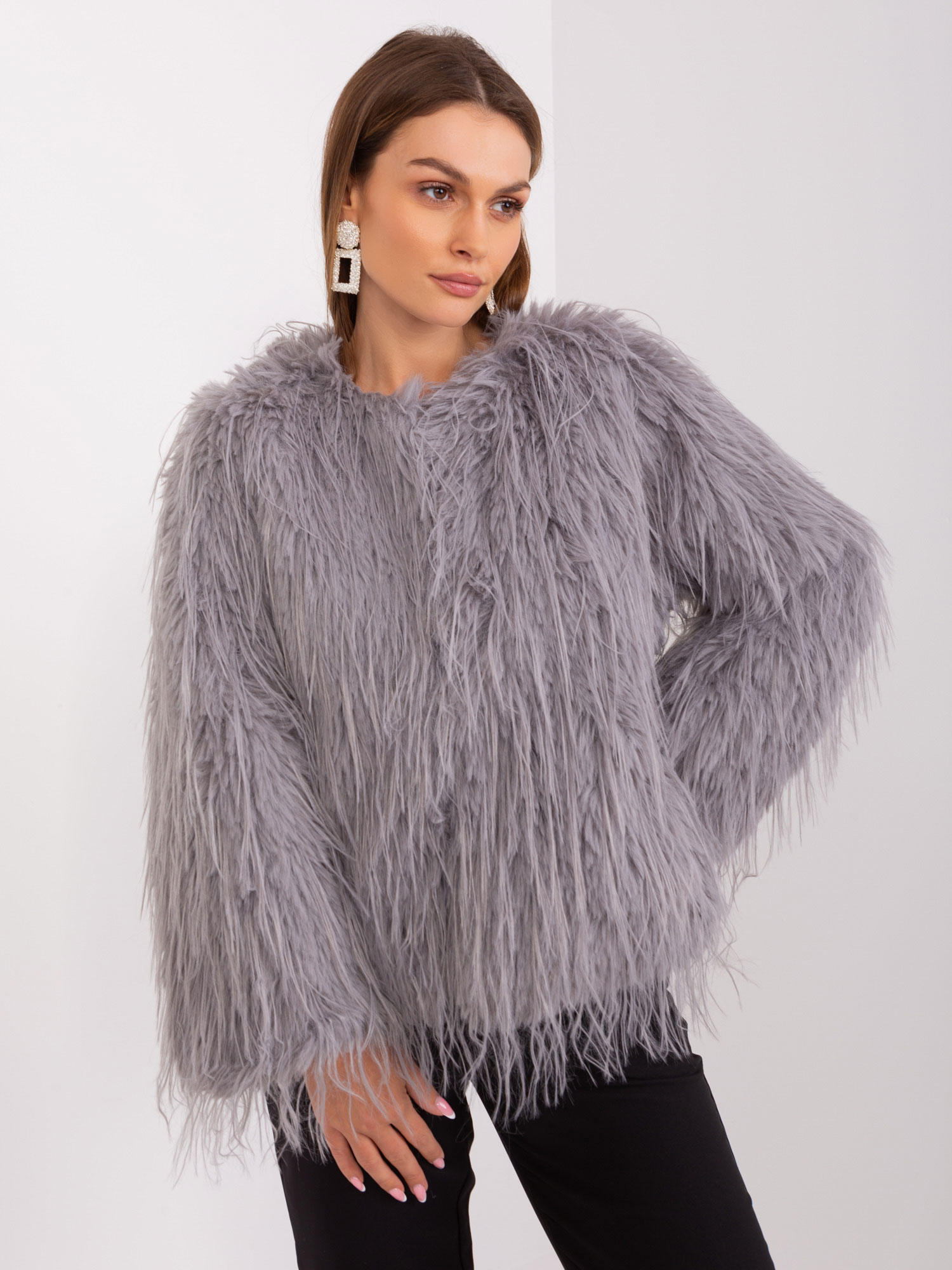 SIVÁ CHLPATÁ KRÁTKA BUNDA AT-KR-2359.96P-LIGHT GREY Veľkosť: M/L