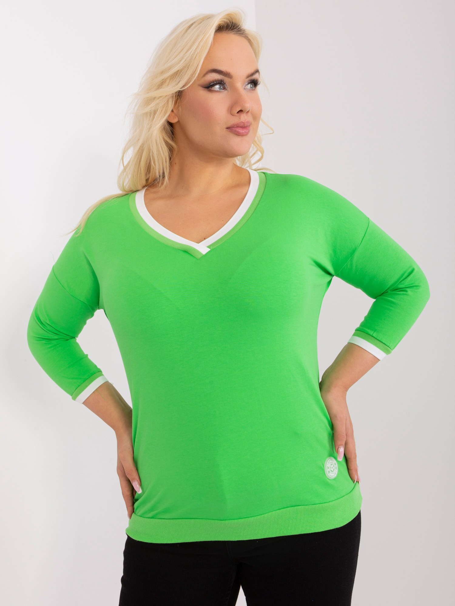 Svetlozelené tričko s výstrihom do V RV-BZ-8986.89P-light green Veľkosť: ONE SIZE