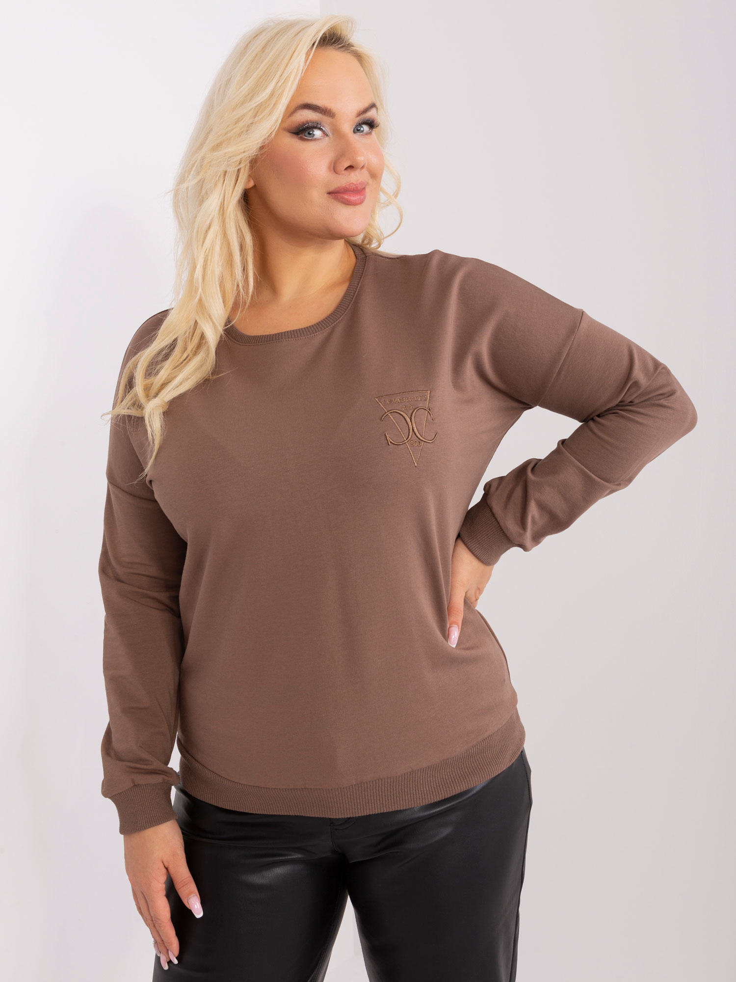 Hnedé tričko s nášivkou -RV-BZ-9312.28P-brown Veľkosť: ONE SIZE
