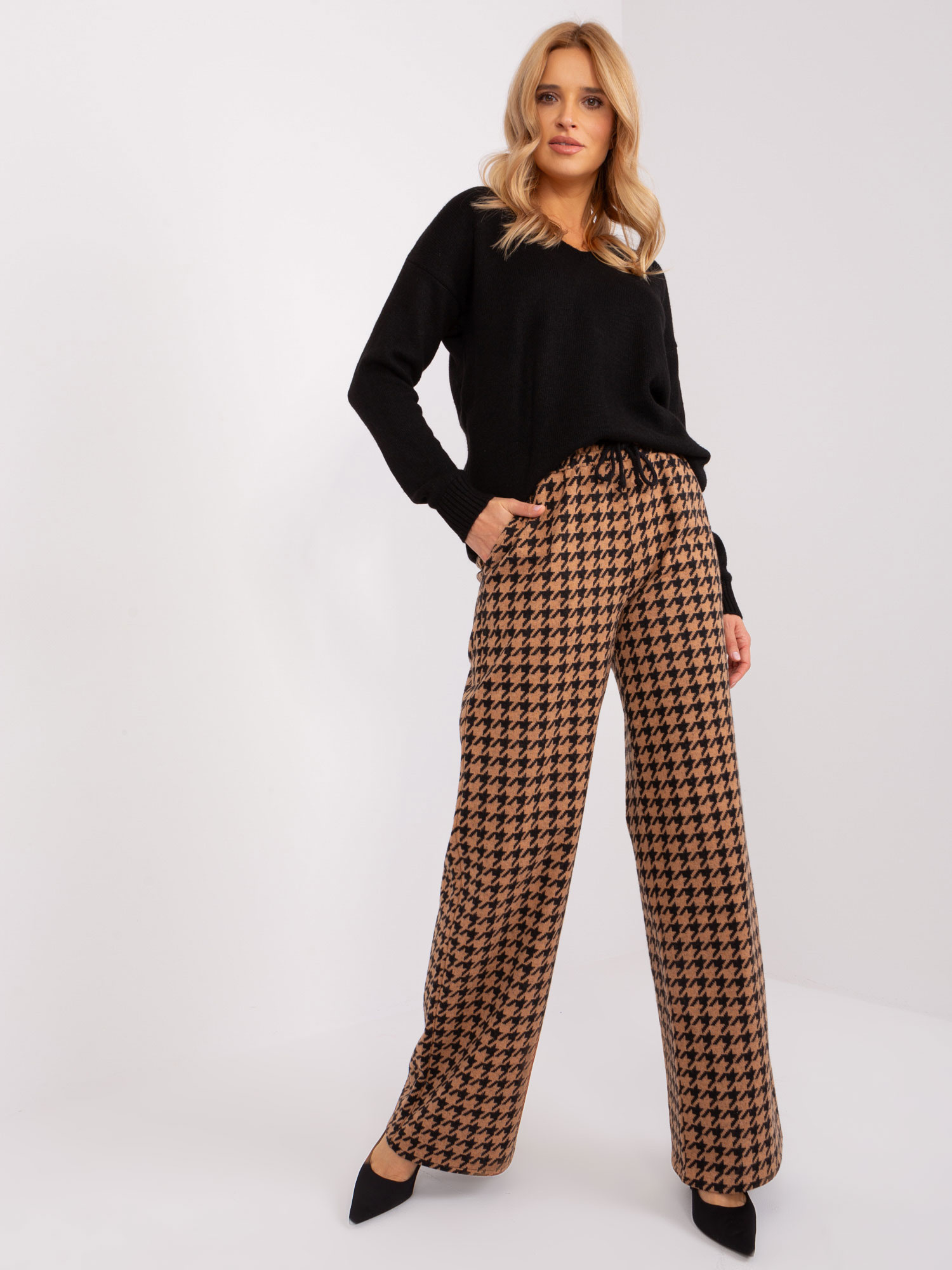 Hnedé voľné nohavice s kohútim vzorom -LK-SP-509429.87-camel Veľkosť: S/M