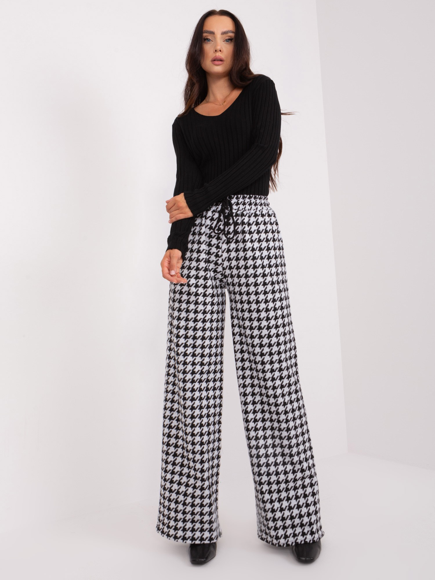 Čierno-biele vzorované široké nohavice LK-SP-509429.87-black-white Veľkosť: S/M