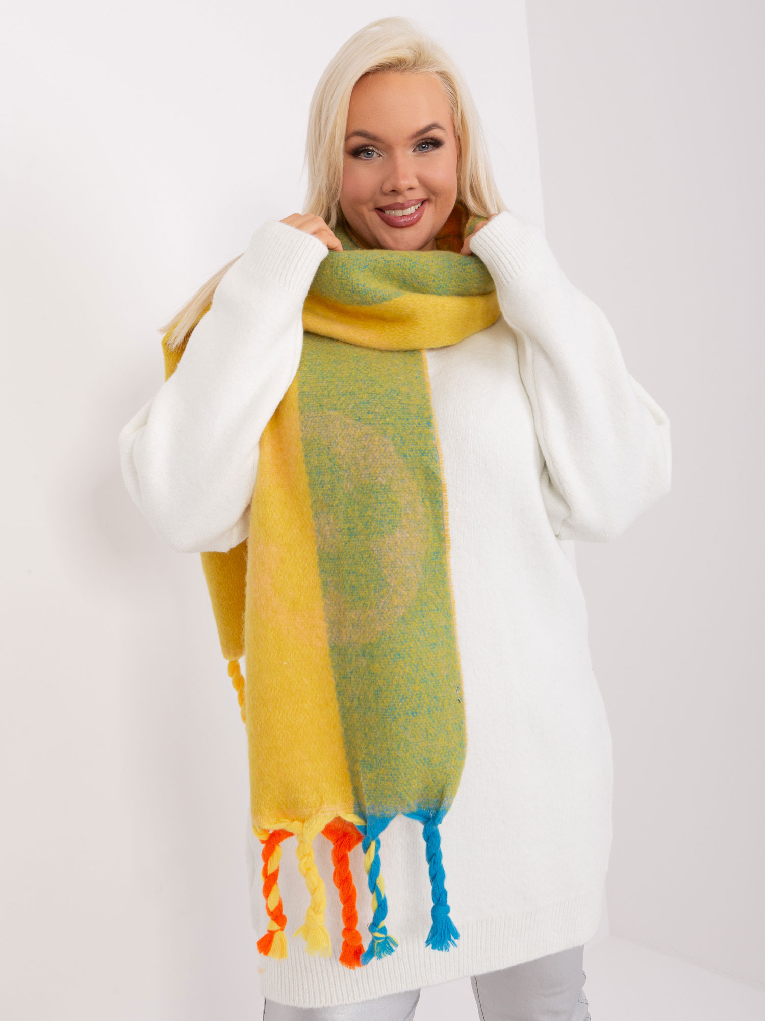 Farebný šál s vrkočmi a vzormi AT-SZ-2316.31P-multicolor Veľkosť: ONE SIZE