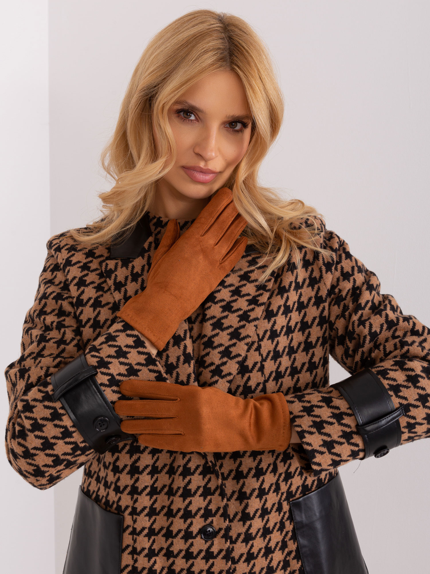 Svetlohnedé zateplené rukavice AT-RK-2370.99-light brown Veľkosť: L/XL