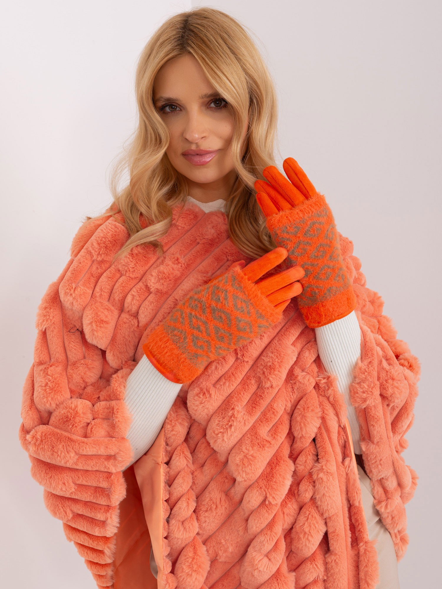 Oranžové rukavice so vzorom -AT-RK-2310.88-orange Veľkosť: L/XL