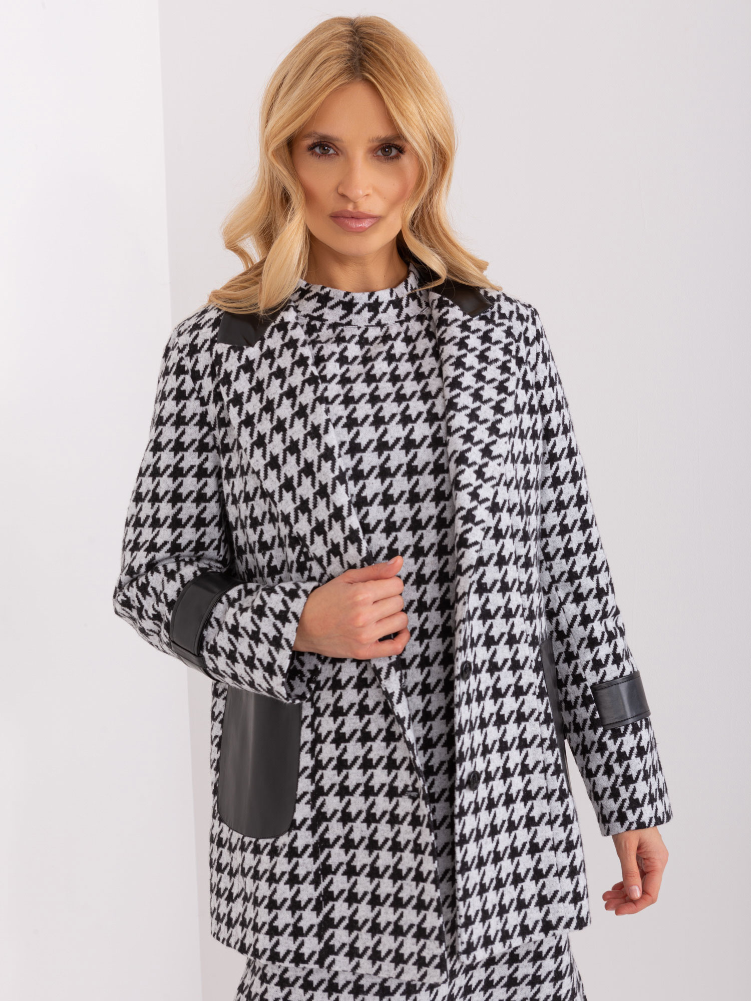 Čierno-biele sako so vzorom kohútej stopy -LK-MA-509511.99-white-black Veľkosť: S/M