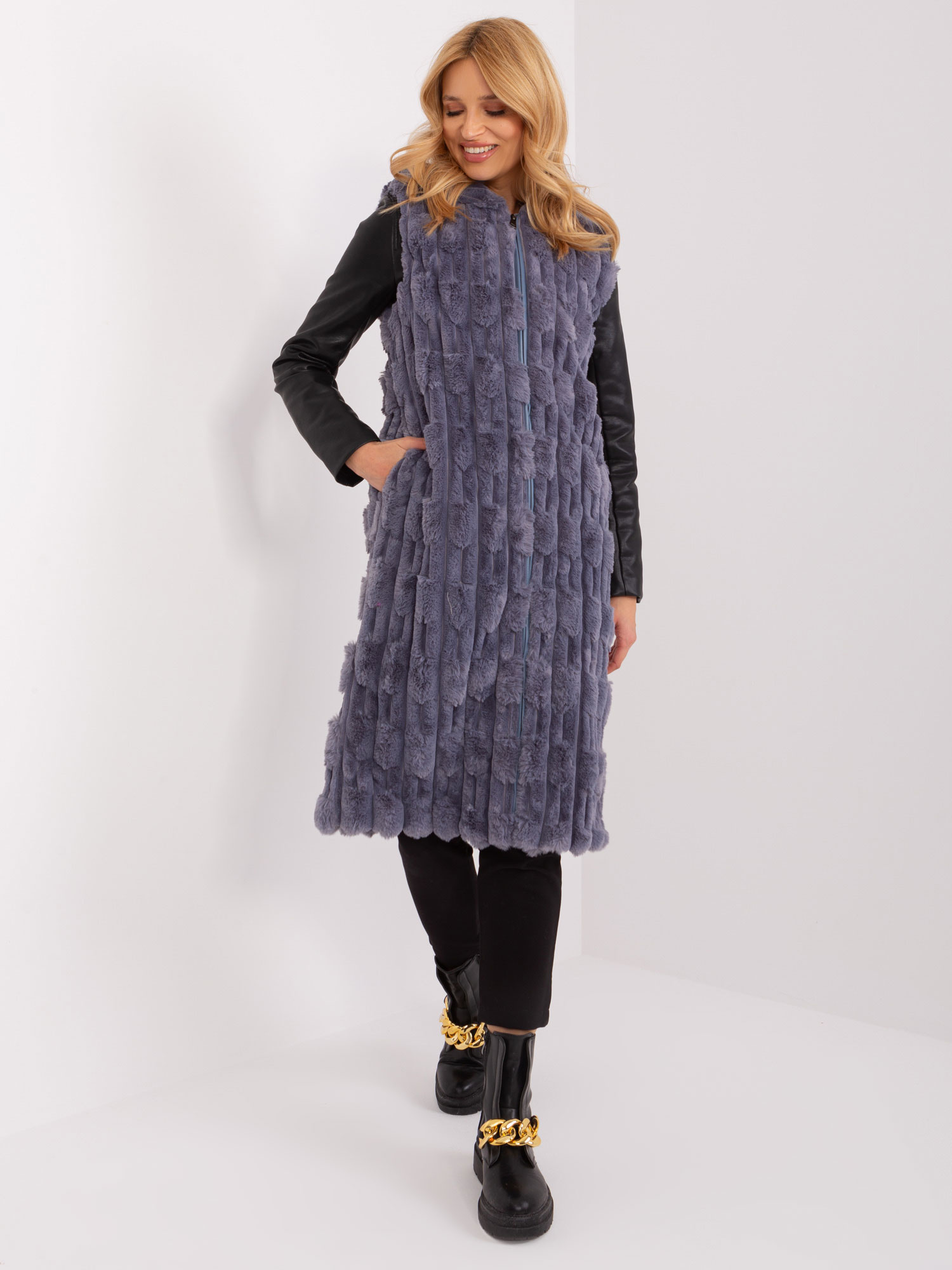 Tmavosivá midi kožušinová vesta -AT-KZ-2368-1.57-grey Veľkosť: S/M