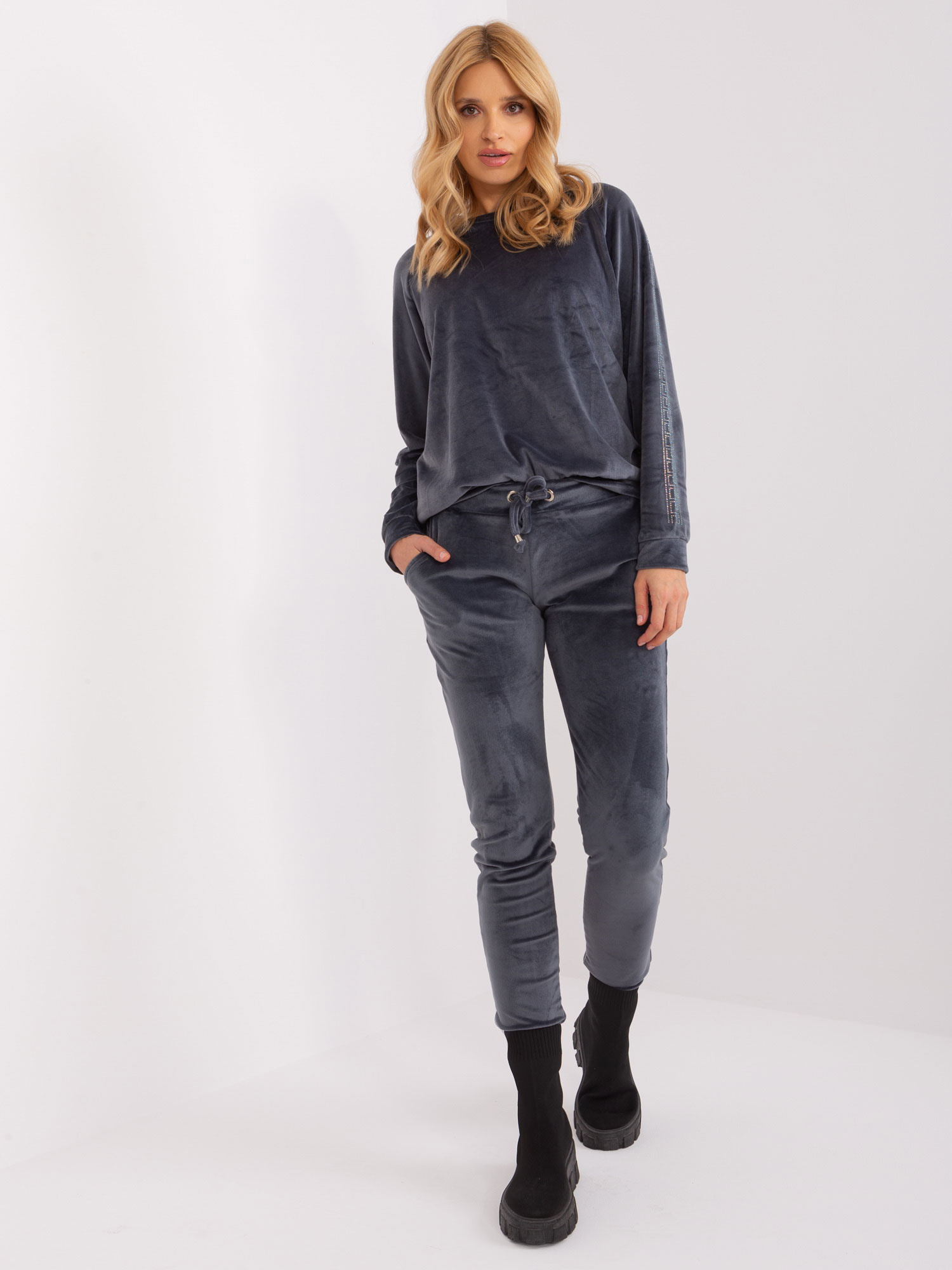 Tmavosivá velúrová tepláková súprava RV-KMPL-8436.40-dark grey Veľkosť: L/XL