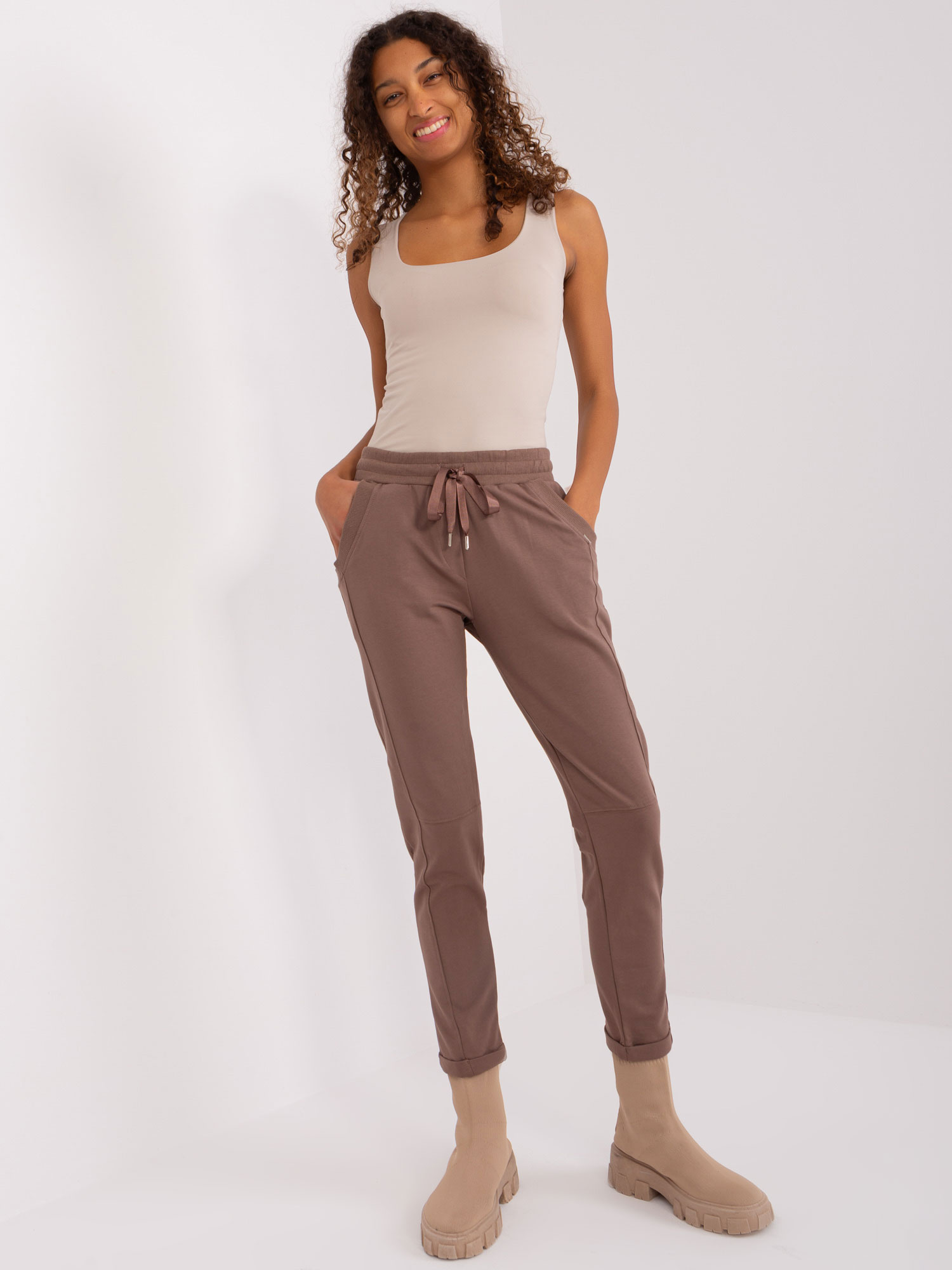 Hnedé štýlové tepláky RV-DR-7517.22-brown Veľkosť: S