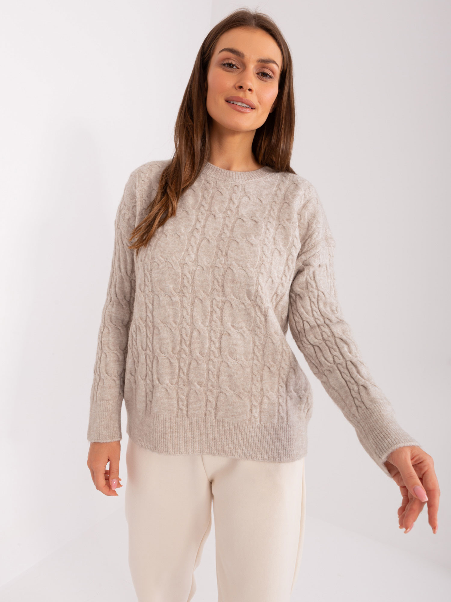 Svetlobéžový vrkôčikový sveter -AT-SW-2335.27-light beige Veľkosť: ONE SIZE
