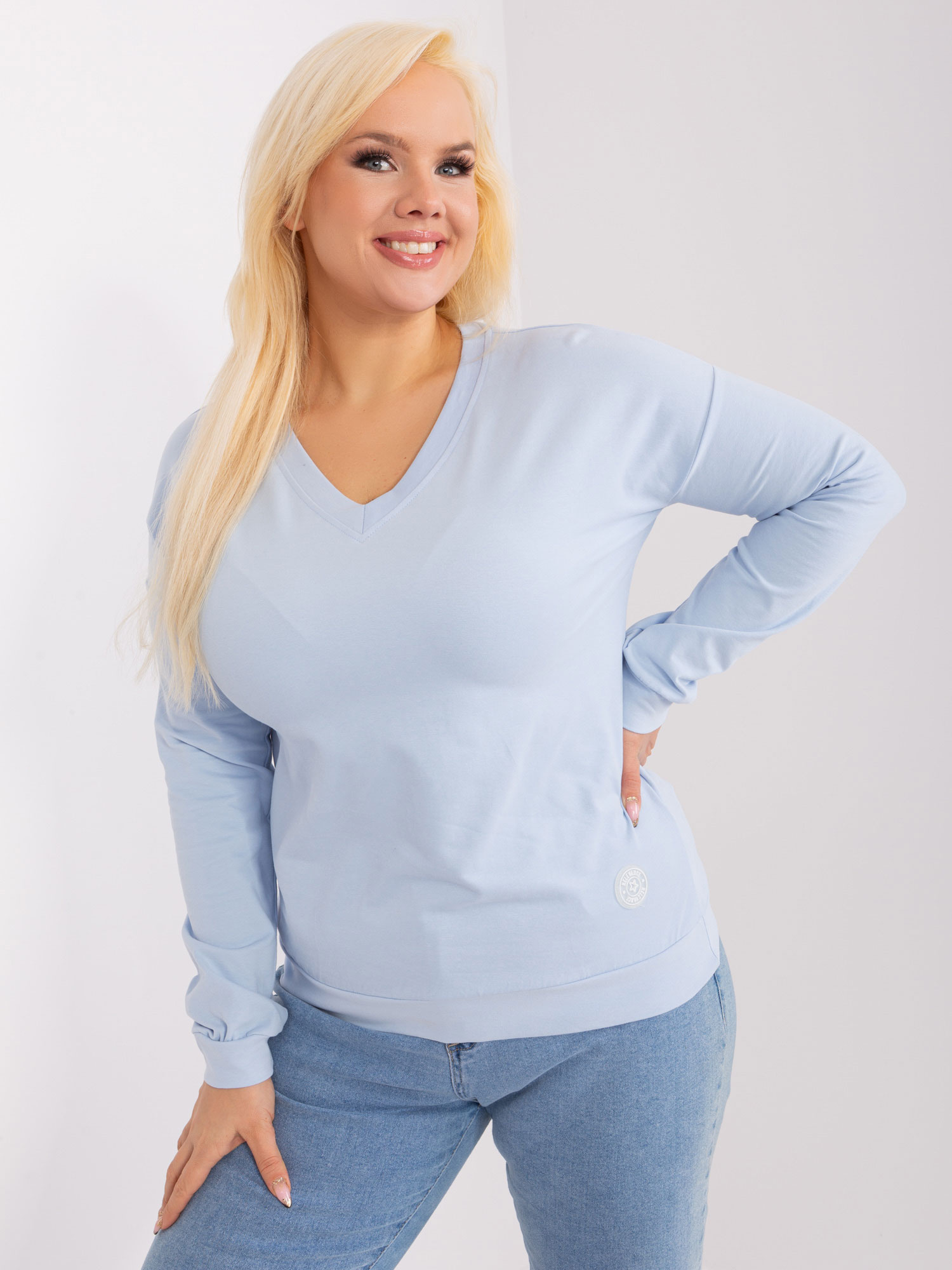 Svetlomodré tričko s výstrihom do V -RV-BZ-9259.97-light blue Veľkosť: ONE SIZE