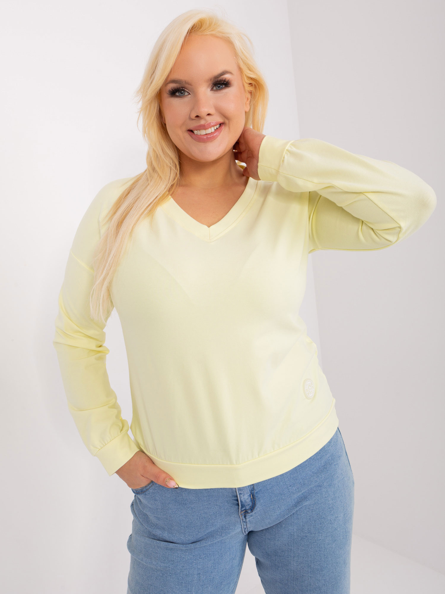 Svetložlté tričko s výstrihom do V RV-BZ-9259.97-light yellow Veľkosť: ONE SIZE