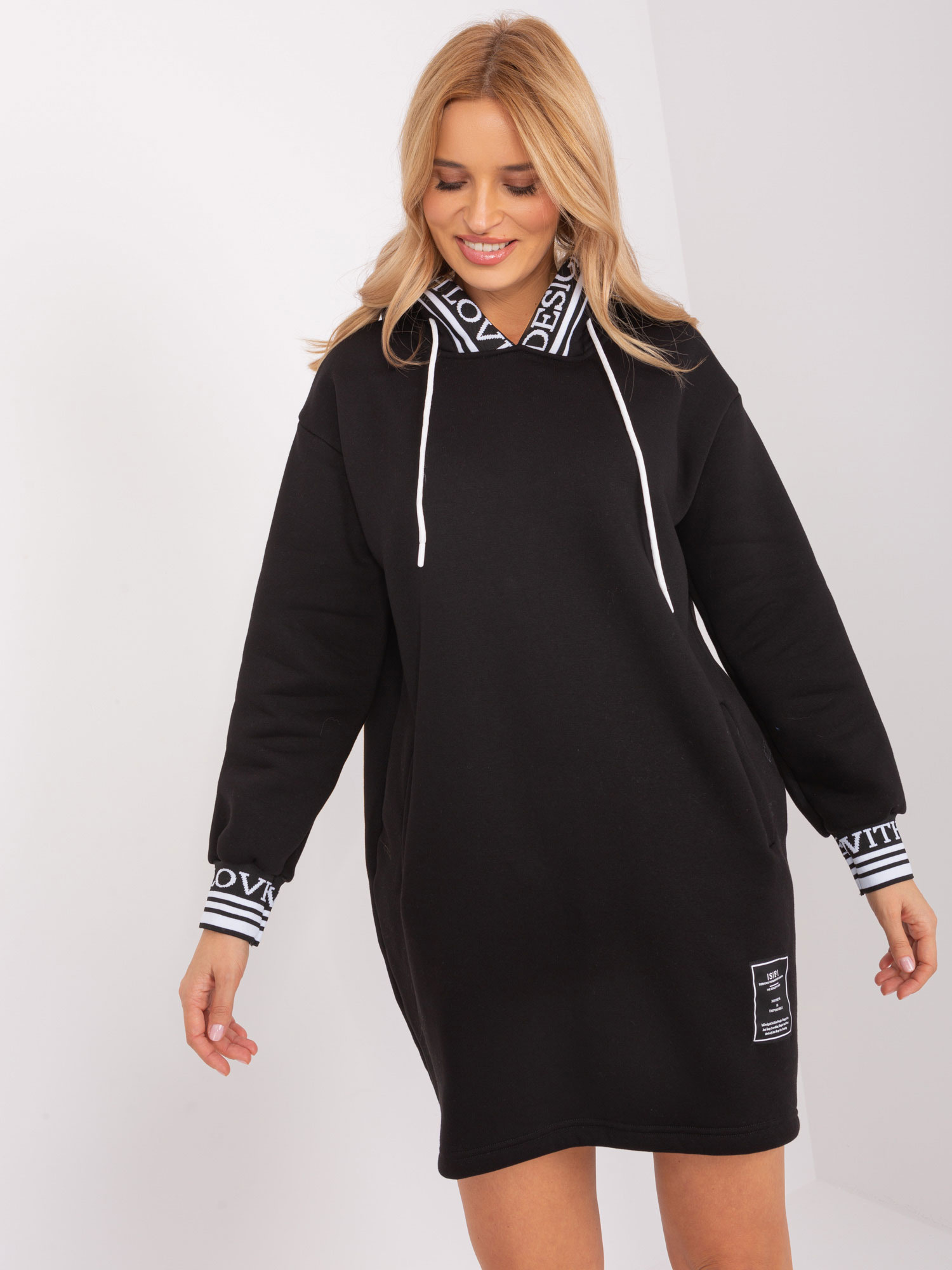 Čierne mikinové šaty s vreckami RV-TU-9224.95P-black Veľkosť: L/XL