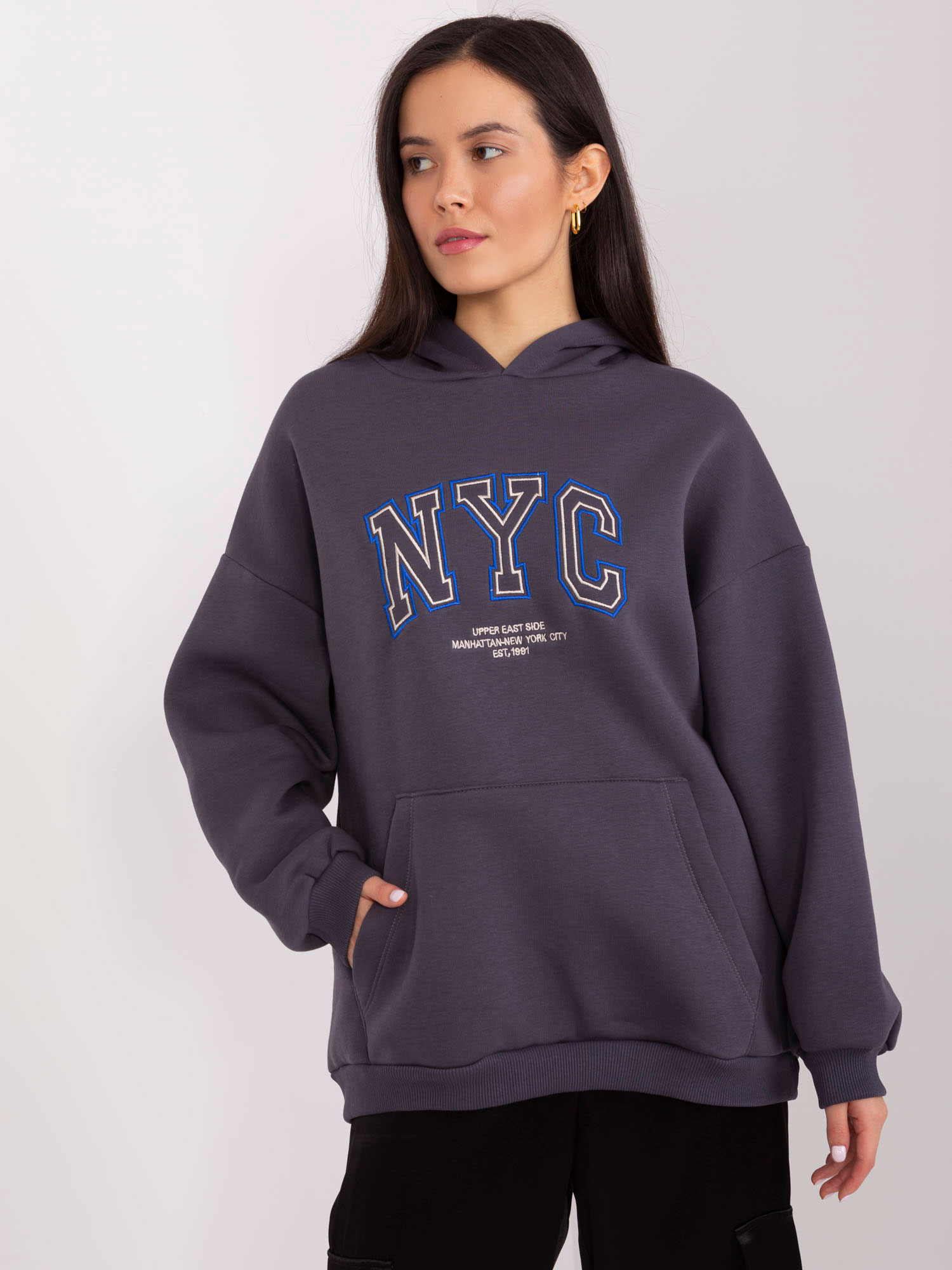 GRAFITOVÁ ŠTÝLOVÁ MIKINA NYC -FA-BL-8808,95-GRAFIT Veľkosť: ONE SIZE