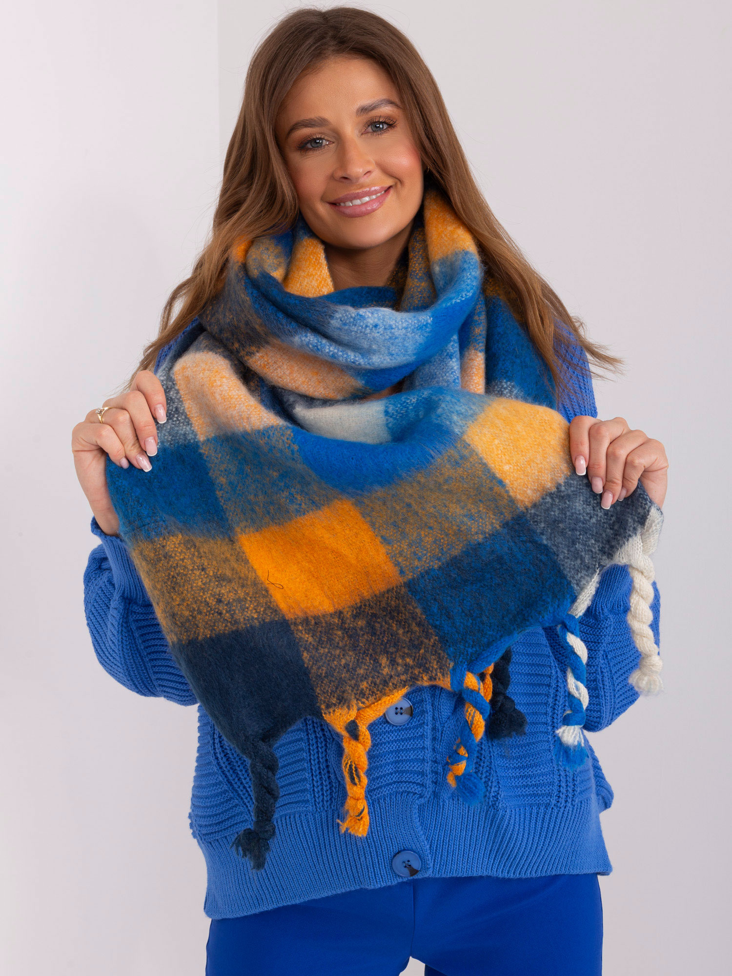Tmavomodro-oranžový károvaný šál so strapcami -AT-SZ-2313501.97-dark blue Veľkosť: ONE SIZE