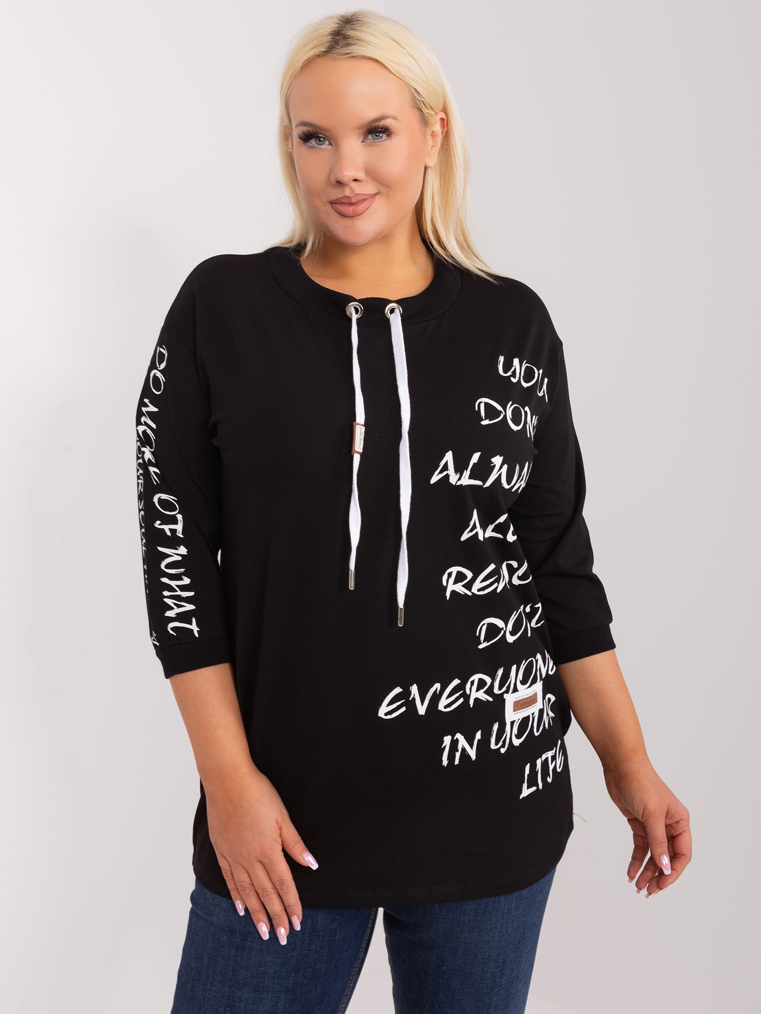 Čierna blúzka s nápismi RV-BZ-9450.36-black Veľkosť: ONE SIZE