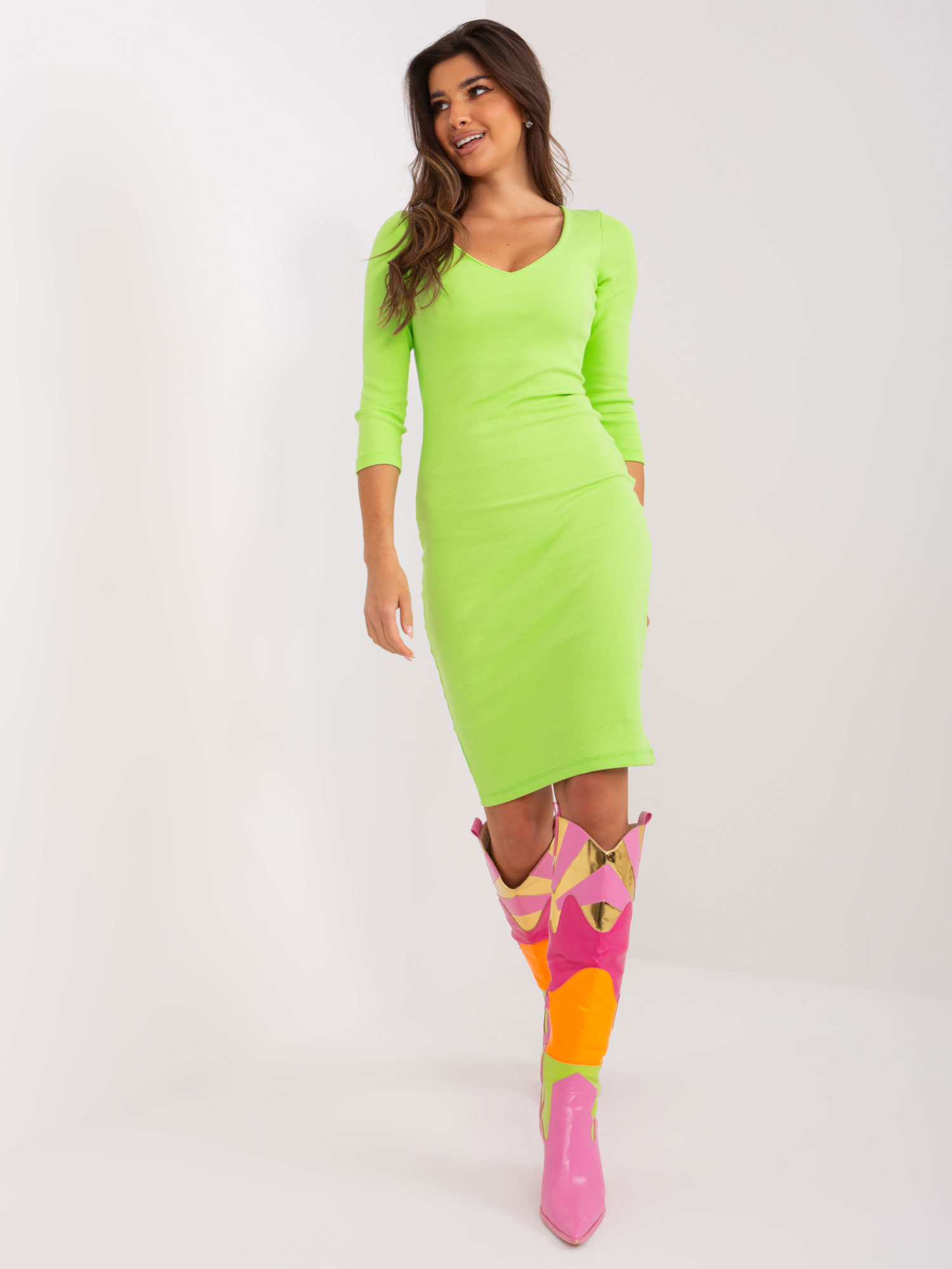 Svetlozelené rebrované mini šaty s výstrihom RV-SK-8945.04-light green Veľkosť: ONE SIZE