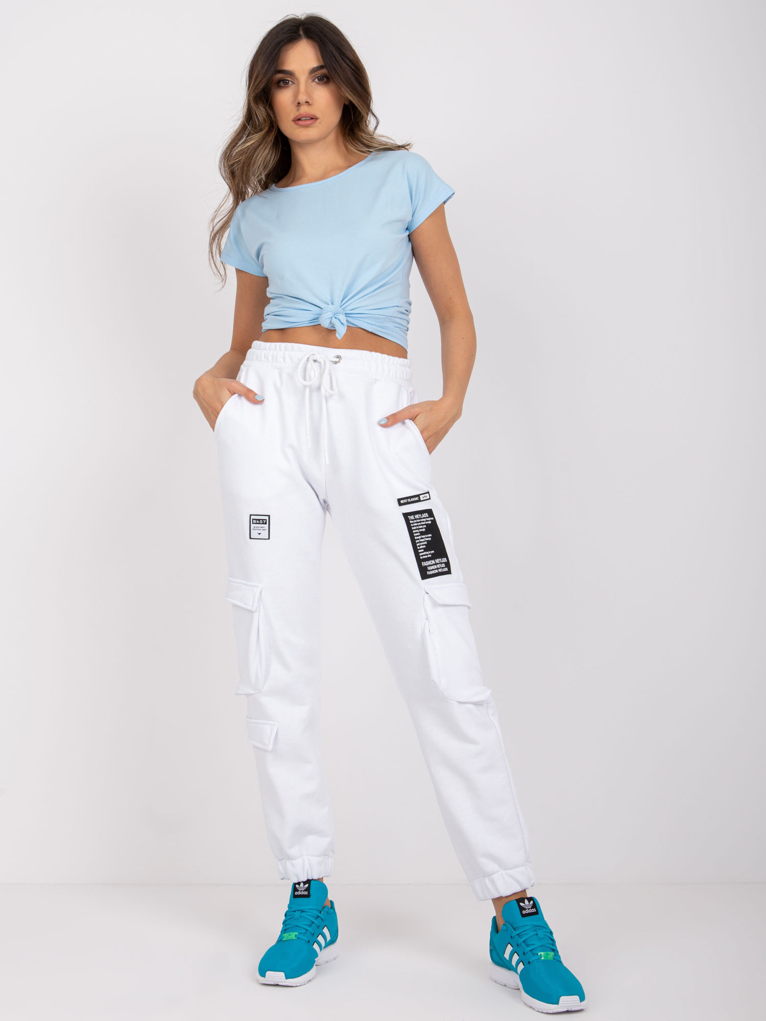 Biele dámske tepláky s vreckami RV-DR-7461.03-white Veľkosť: S/M