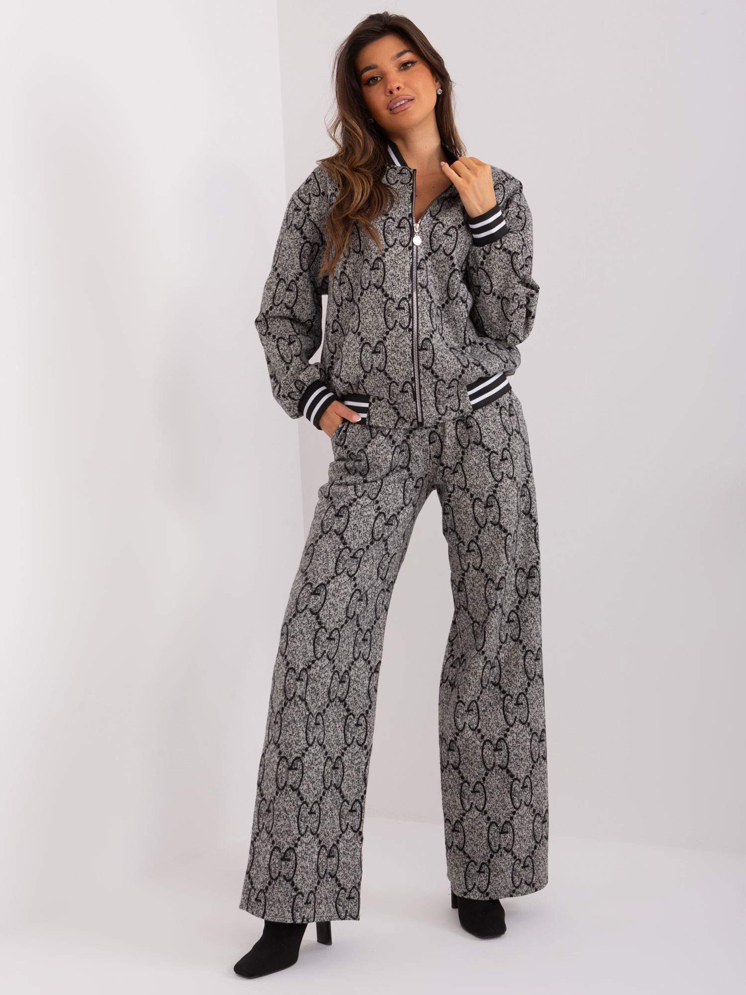 Tmavosivá súprava so vzormi -LK-KMPL-509463-1.73-grey-black Veľkosť: L/XL