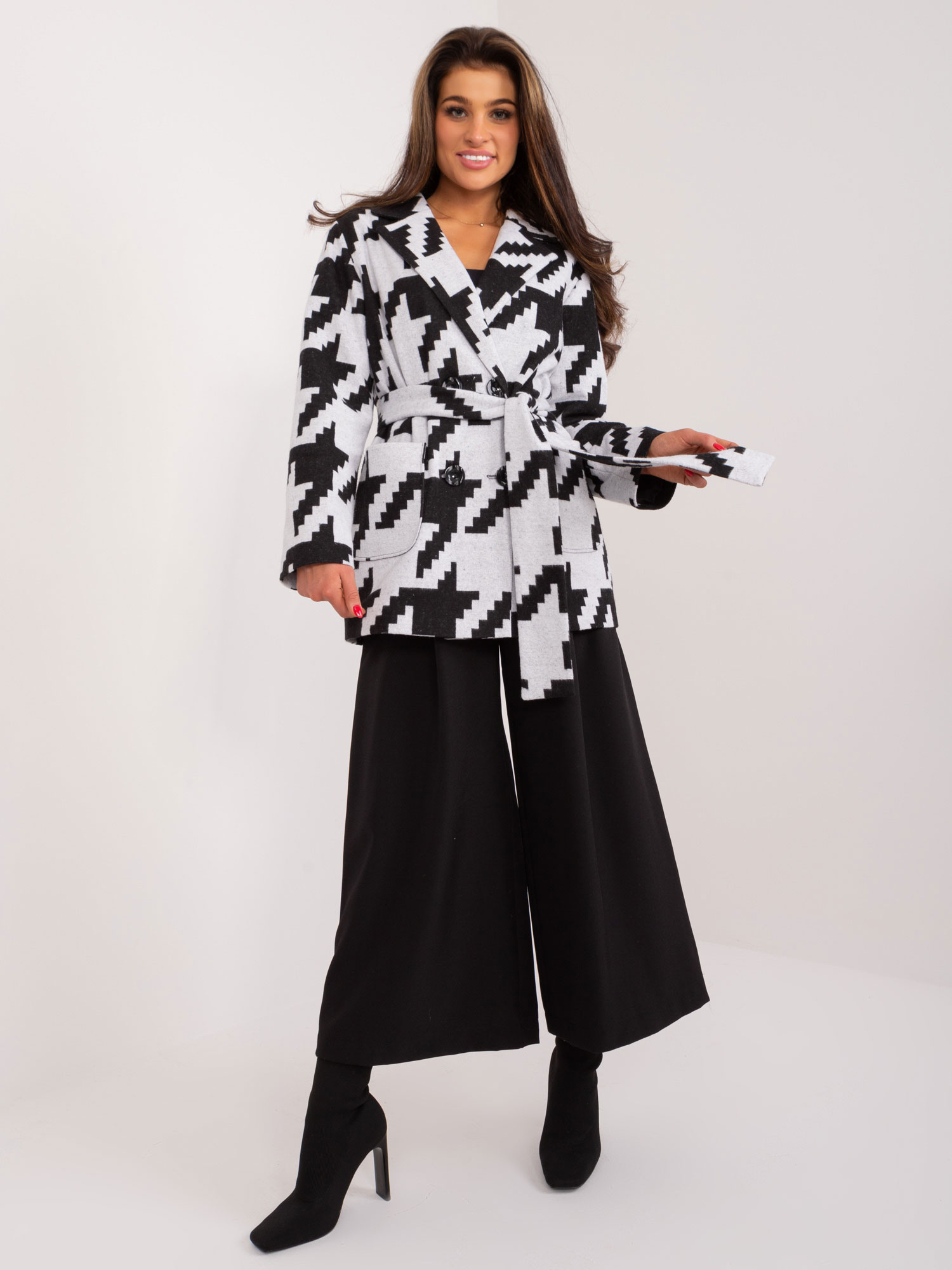 Sivo-čierny vzorovaný krátky kabát -LK-PL-509550.19X-grey-black Veľkosť: S/M