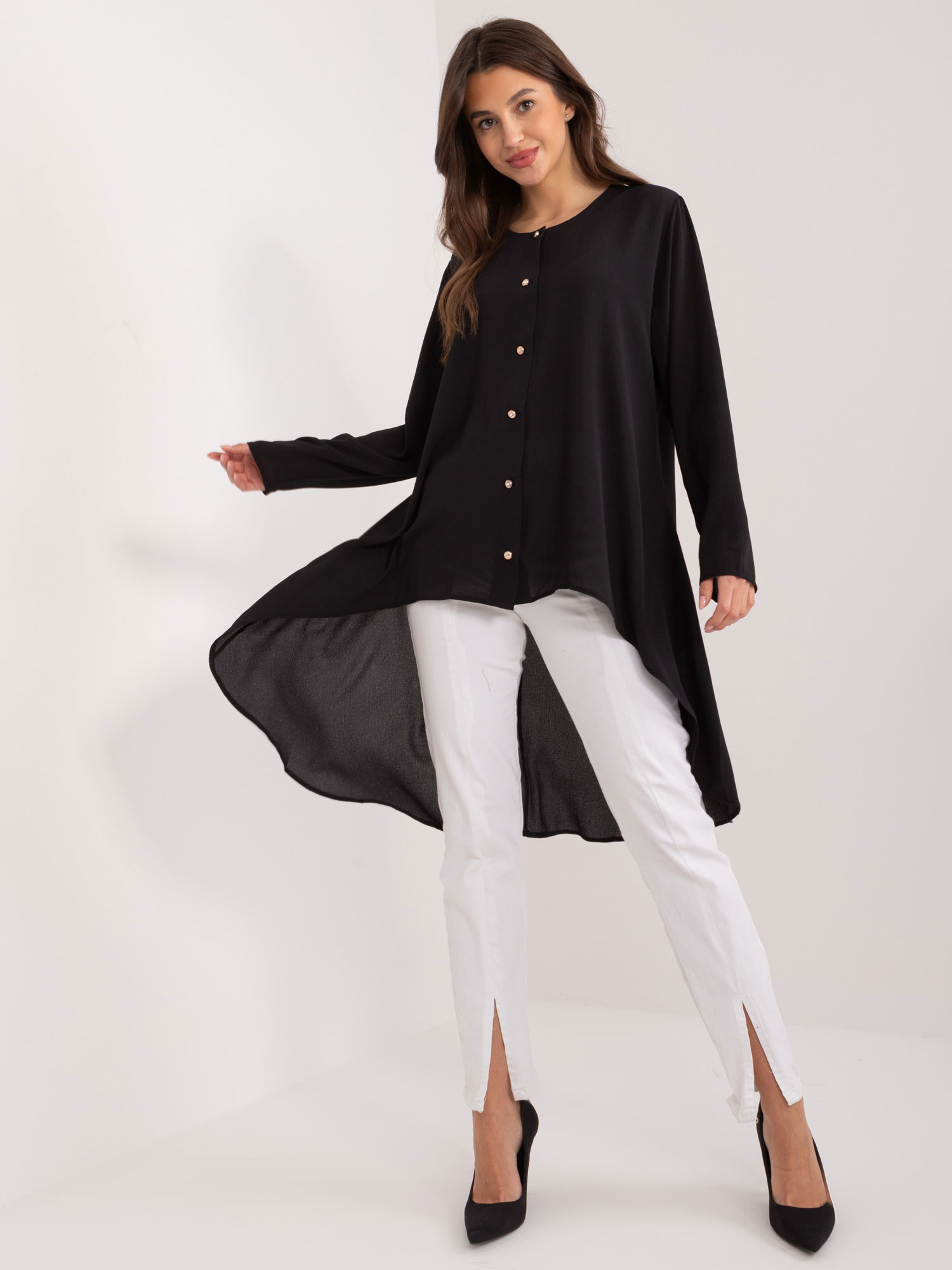 Čierna predĺžená košeľa LK-KS-509506.17-black Veľkosť: L/XL