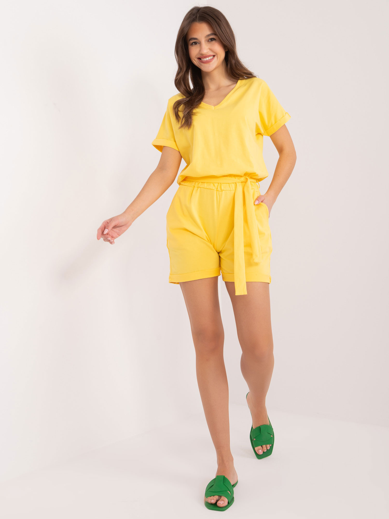 Žltý kraťasový overal s pásikom RV-KO-7915.66-yellow Veľkosť: ONE SIZE