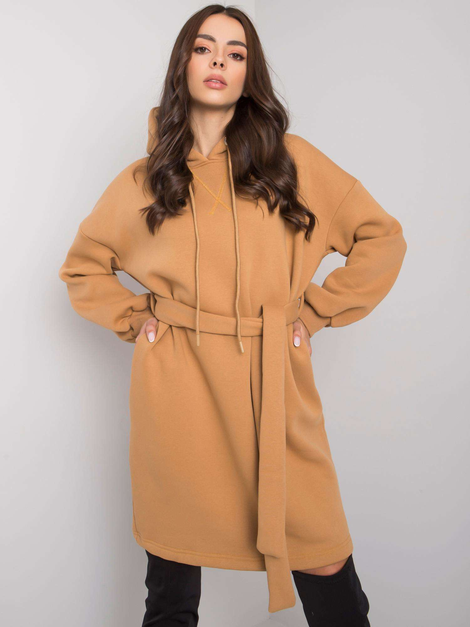 Camel dámske mikinové šaty s kapucňou RV-SK-7253.13-camel Veľkosť: L/XL