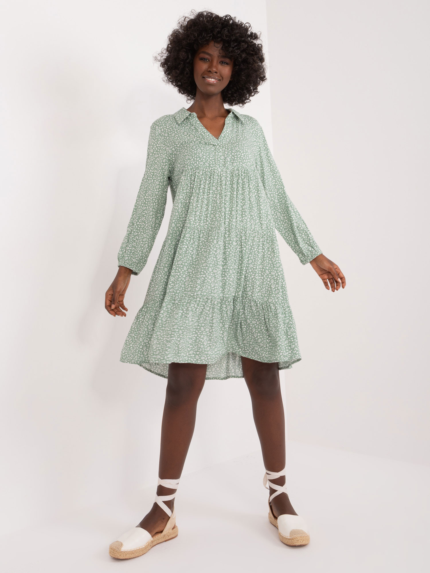 Svetlozelené vzorované ležérne šaty -D73771Z30425A-khaki Veľkosť: M