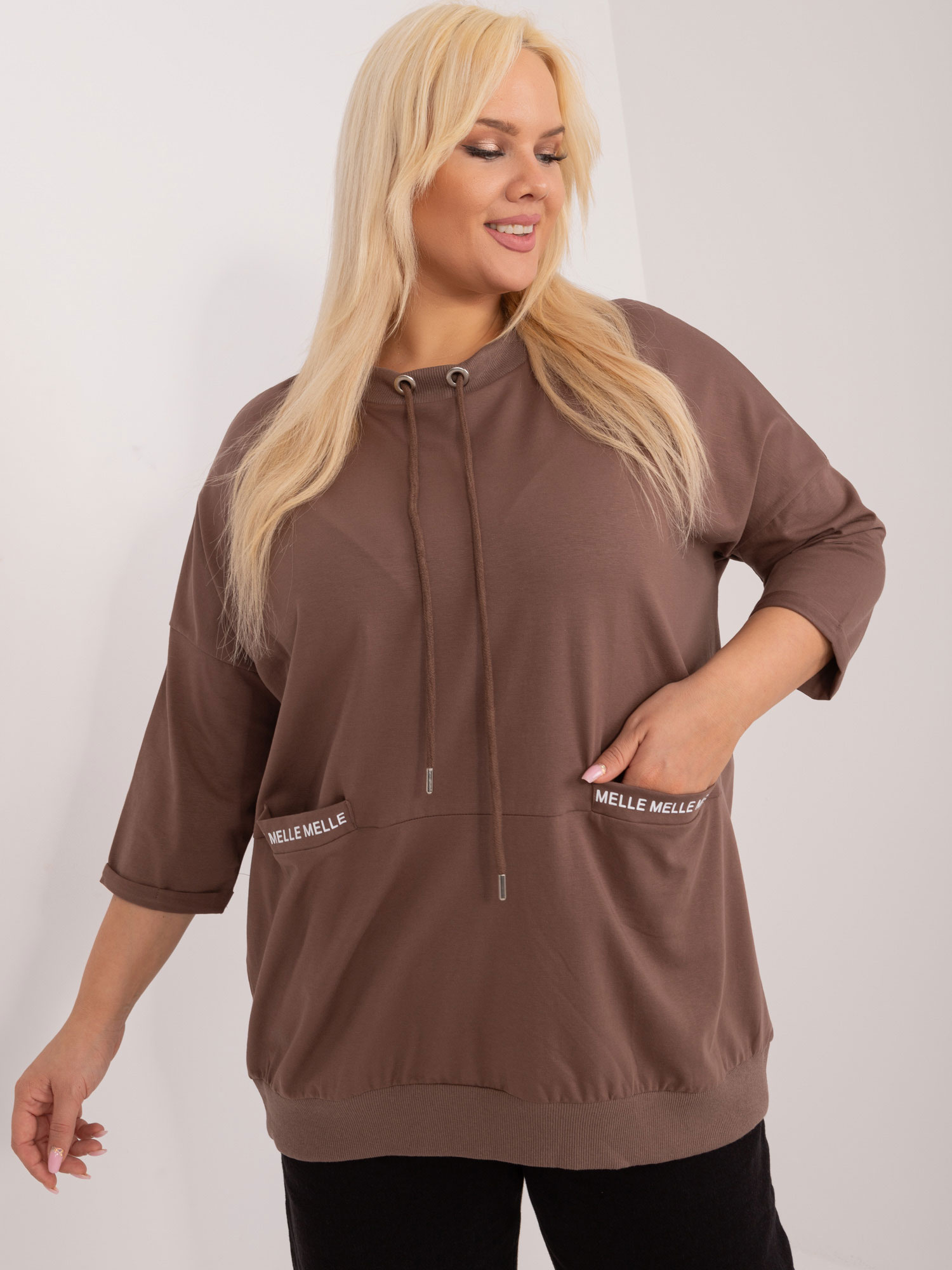 Hnedá blúzka s vreckami RV-BZ-14001.46-brown Veľkosť: ONE SIZE