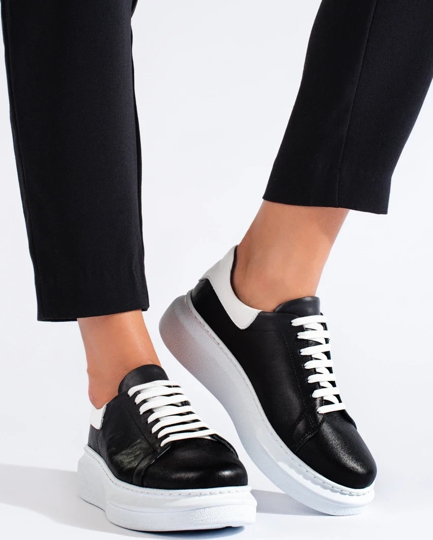 Čierne tenisky na platforme T.Sokolski BK812B/W Veľkosť: 36