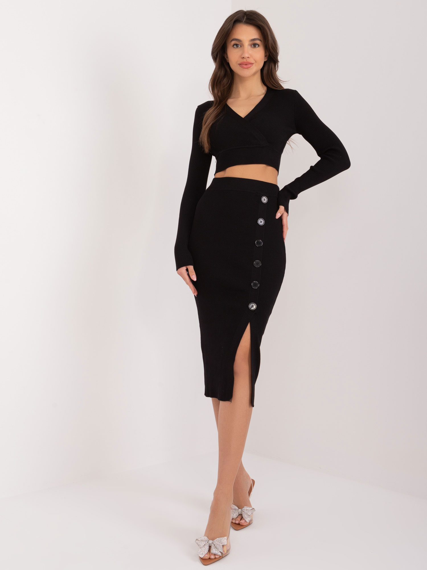 Čierny komplet crop svetra a sukne EM-KMPL-ZM13013.67-black Veľkosť: ONE SIZE