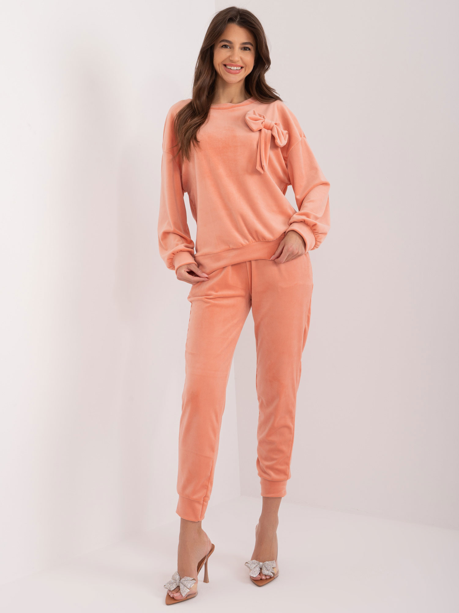 Broskyňová velúrová súprava s mašľou DHJ-KMPL-8870.59-peach Veľkosť: ONE SIZE