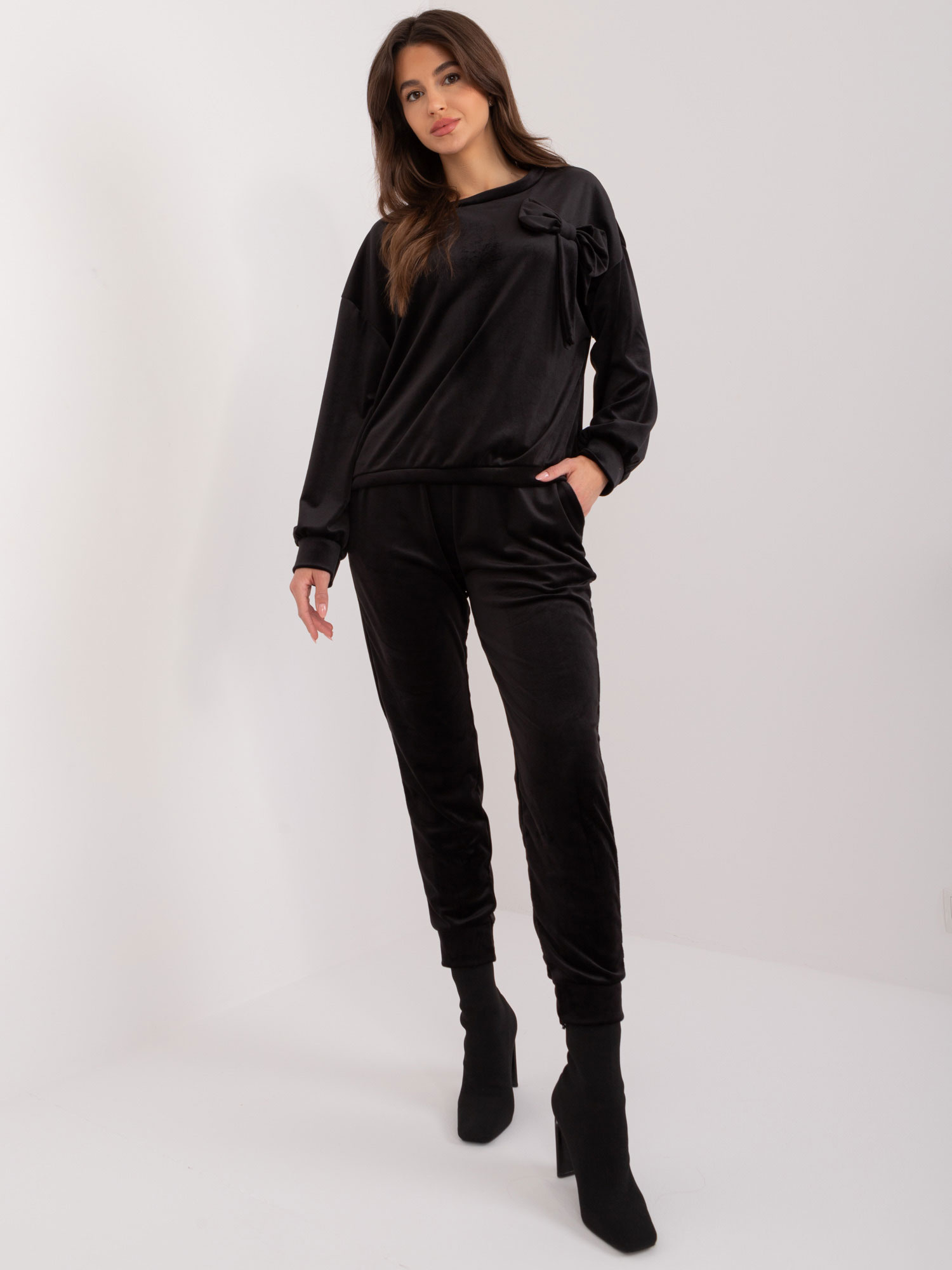 Čierna velúrová súprava s mašľou DHJ-KMPL-8870.59-black Veľkosť: ONE SIZE