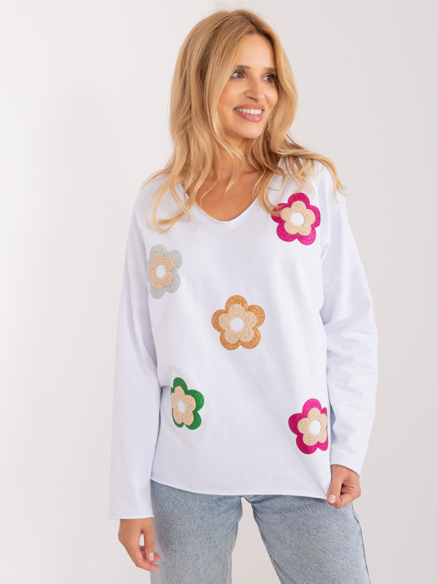 Biele tričko s kvetinovou potlačou DHJ-BZ-6679.22-white Veľkosť: ONE SIZE