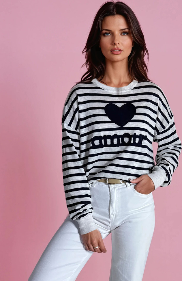 Tmavomodro-biely pruhovaný sveter so srdiečkom NOVES MY2320 Veľkosť: ONE SIZE