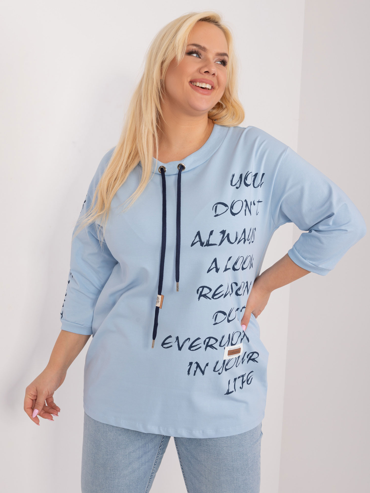 Svetlozelená blúzka s nápismi RV-BZ-9450.36-light blue Veľkosť: ONE SIZE