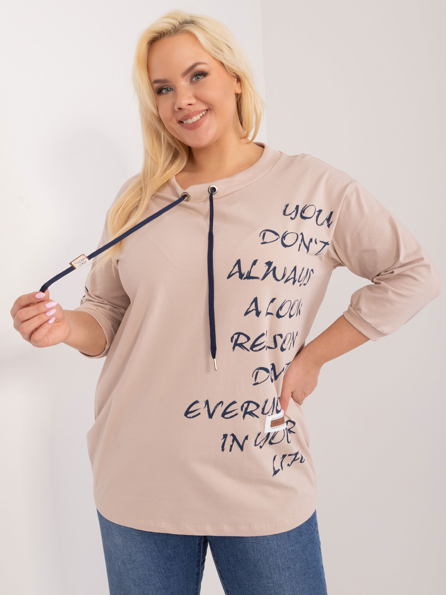 Béžová blúzka s nápismi RV-BZ-9450.36-beige Veľkosť: ONE SIZE