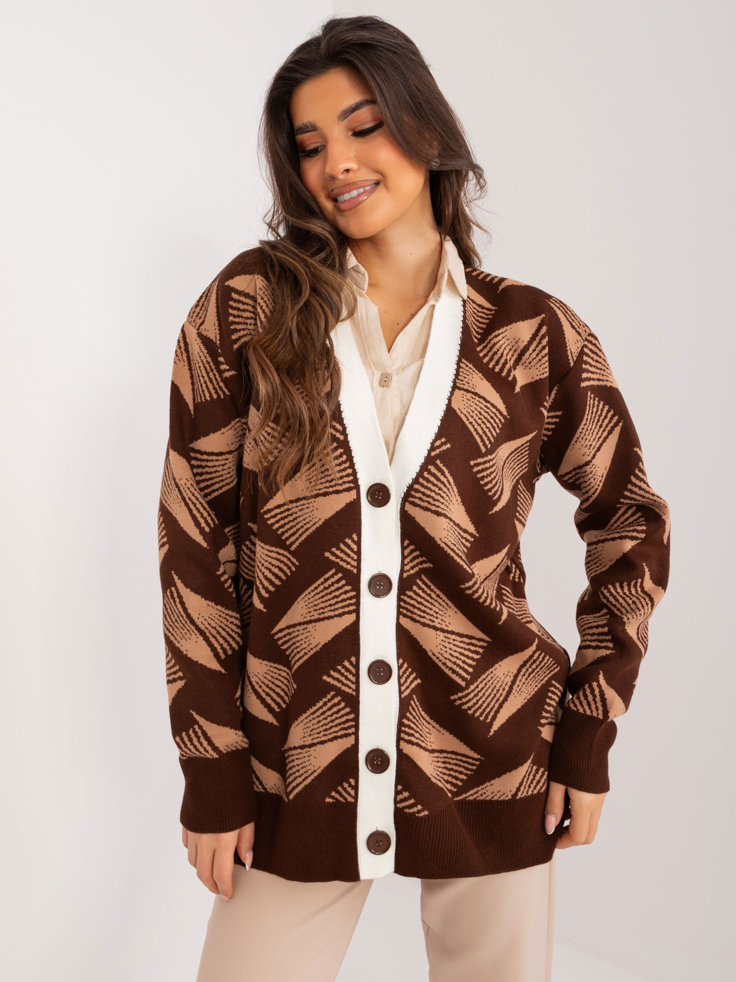 Hnedý vzorovaný dlhý sveter na gombíky BA-SW-12035.09-brown Veľkosť: ONE SIZE