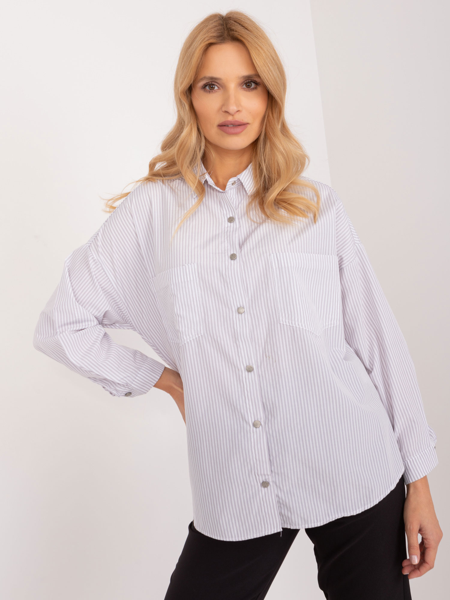 Bielo-sivá pruhovaná košeľa s vreckami -BP-KS-1012.25-white-grey Veľkosť: S