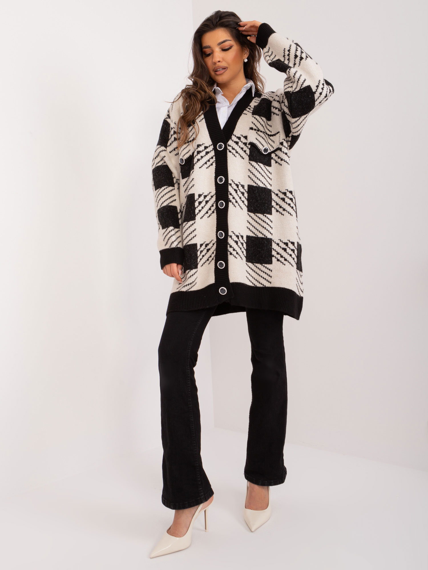 Čierno-béžový oversize vzorovaný sveter na gombíky BA-SW-0538.29-black-beige Veľkosť: ONE SIZE