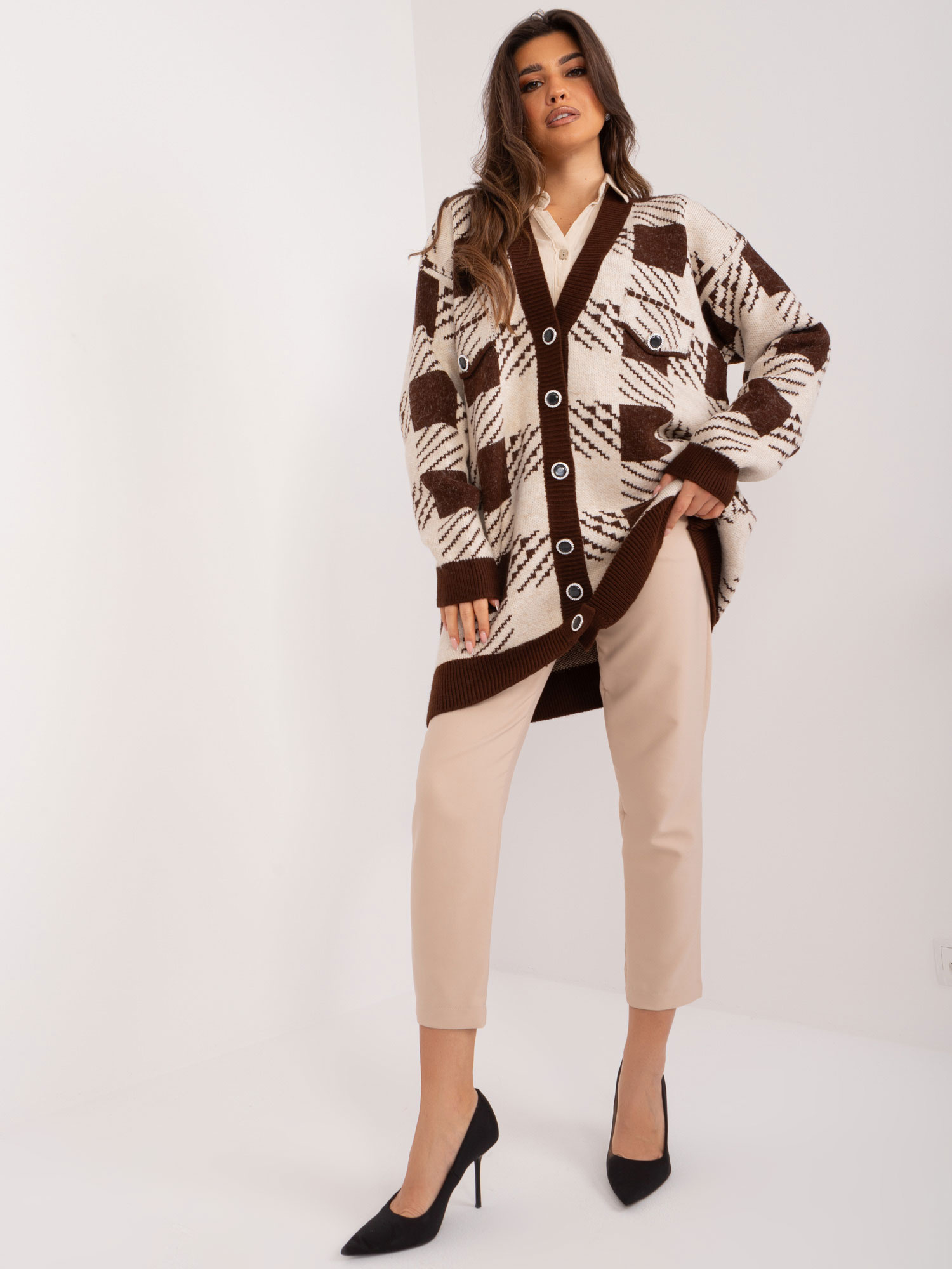 Béžovo-hnedý oversize vzorovaný sveter na gombíky BA-SW-0538.29-beige-brown Veľkosť: ONE SIZE