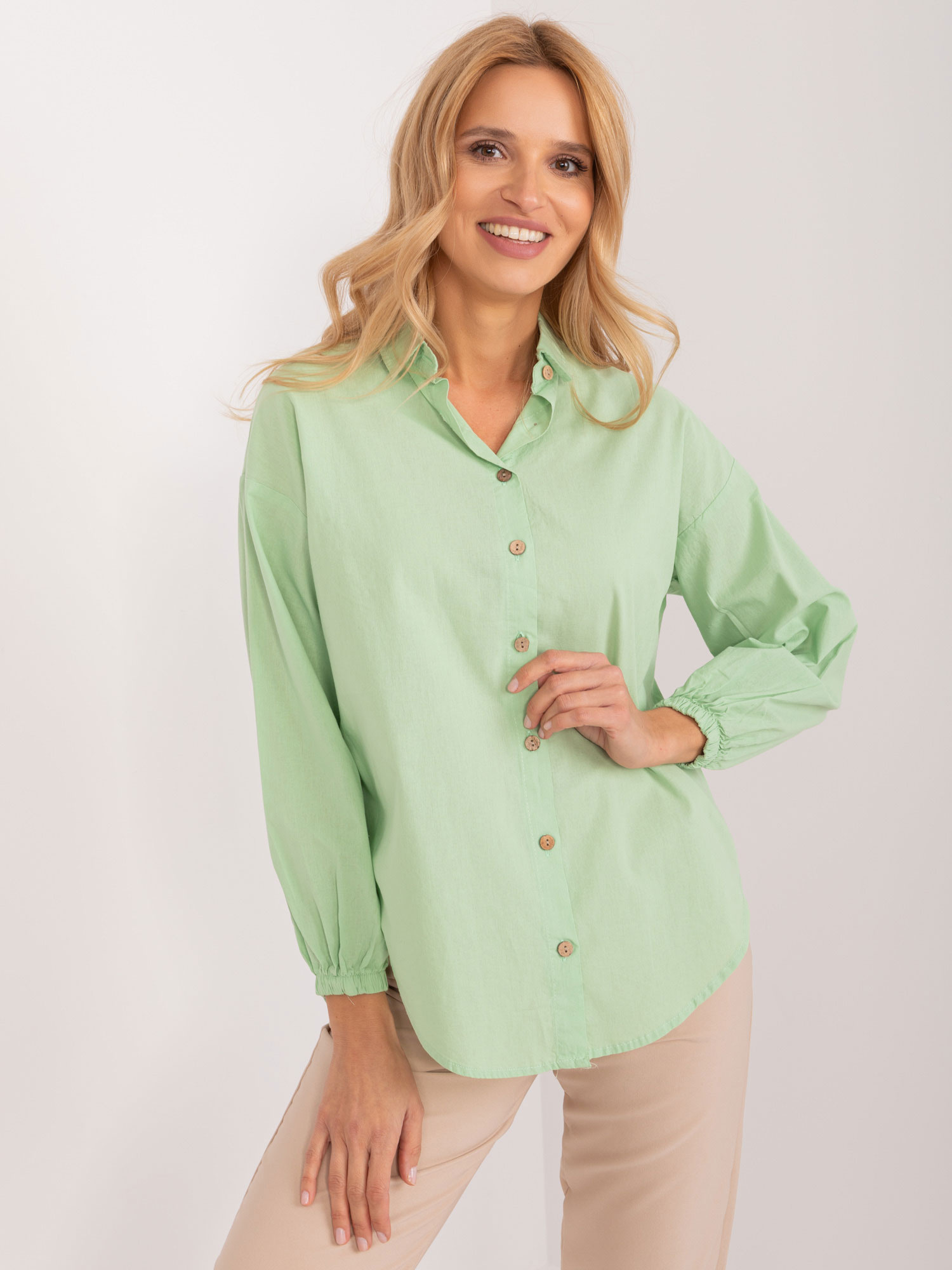 Svetlozelená bavlnená košeľa BP-KS-1130.10X-light green Veľkosť: M