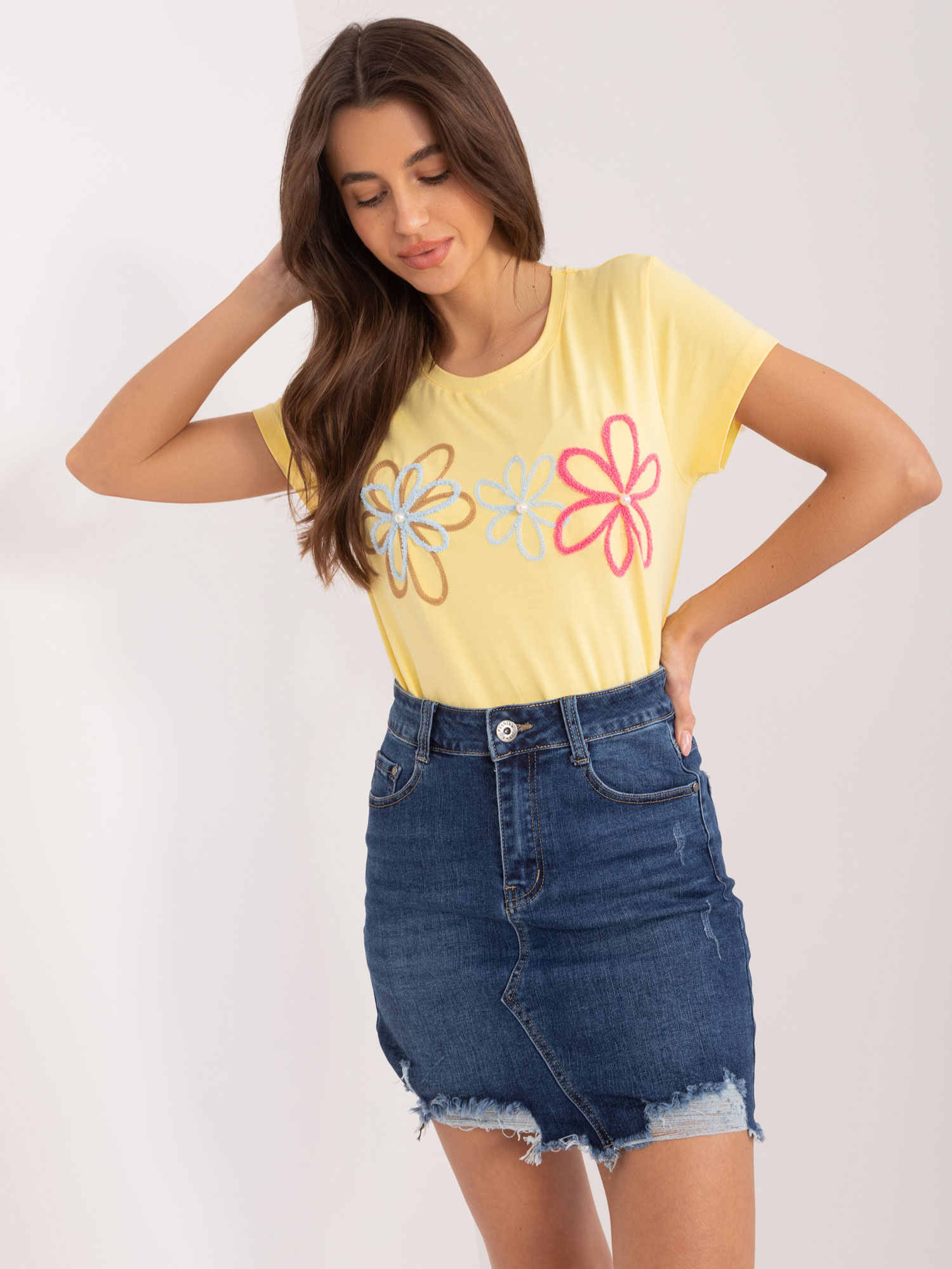 Svetložlté tričko s kvetinovou aplikáciou RV-TS-9648.98-light yellow Veľkosť: L/XL