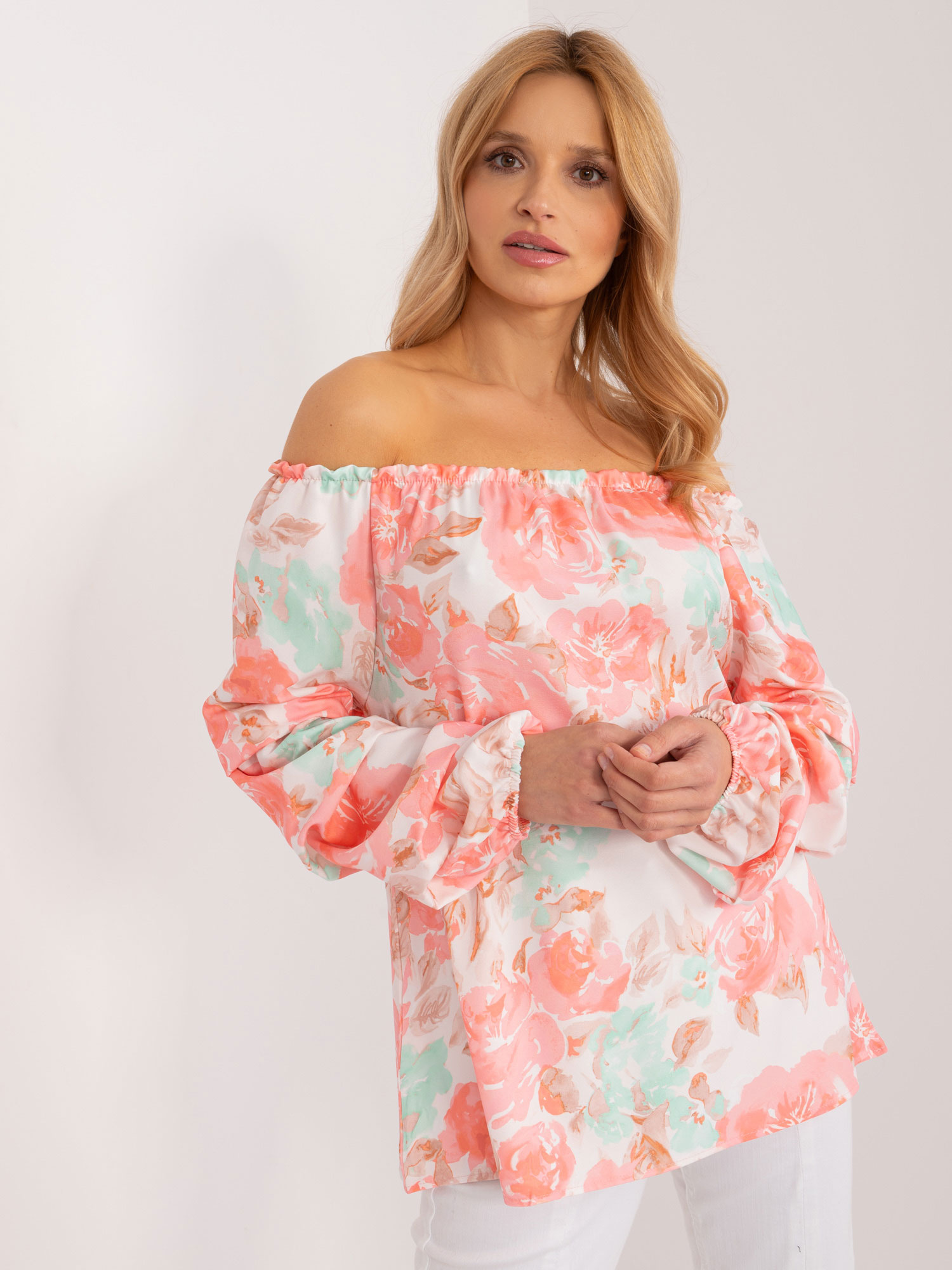 Broskyňová blúzka s kvetinovou potlačou -WN-BZ-8281.22-peach Veľkosť: S/M