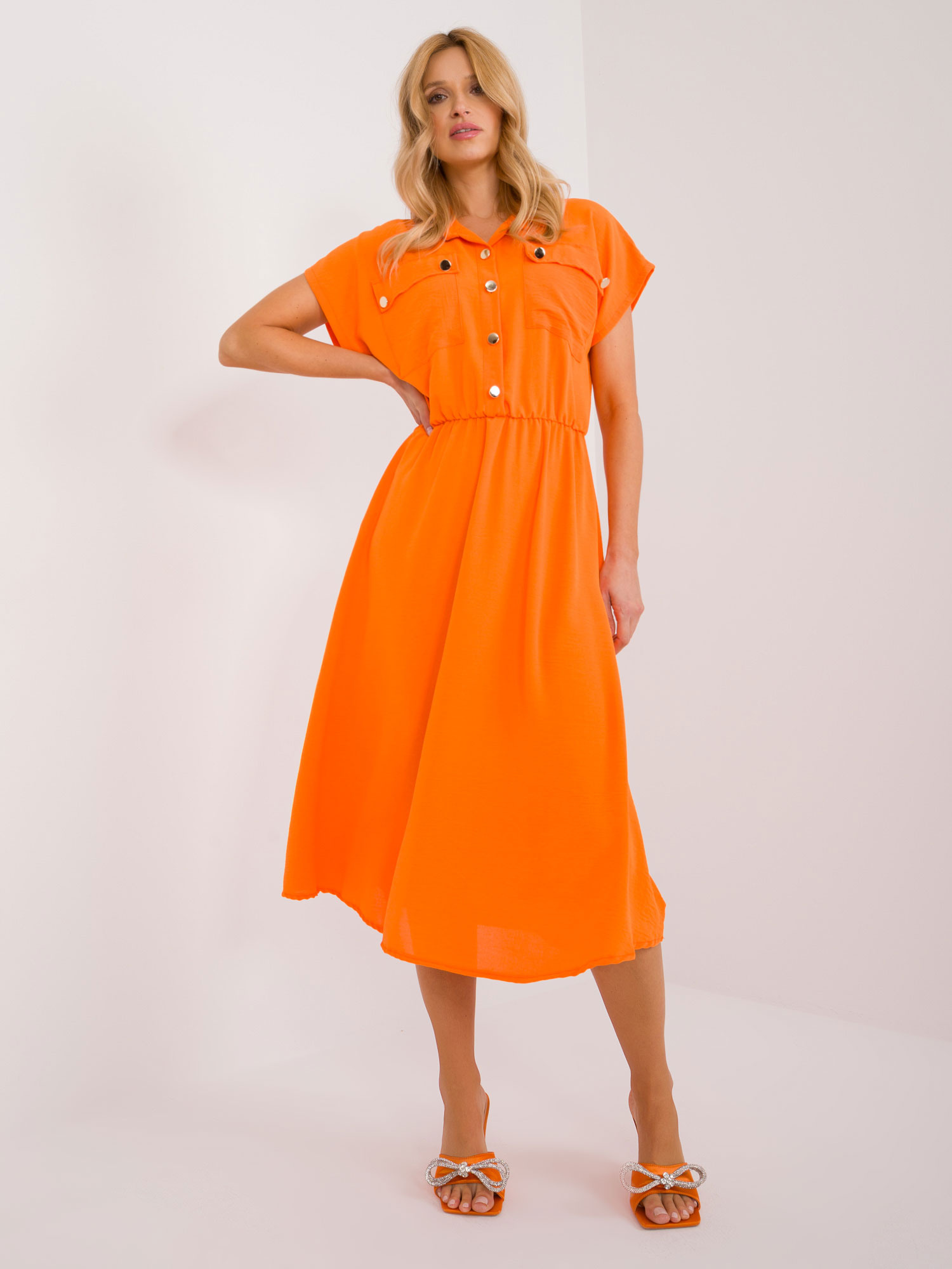 Oranžové midi šaty na gombíky s vreckami a golierom DHJ-SK-19002.31-orange Veľkosť: ONE SIZE