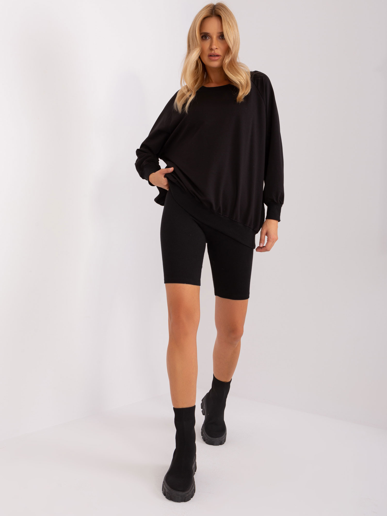 Čierny športový krátky komplet -EM-KMPL-834.11-black Veľkosť: ONE SIZE