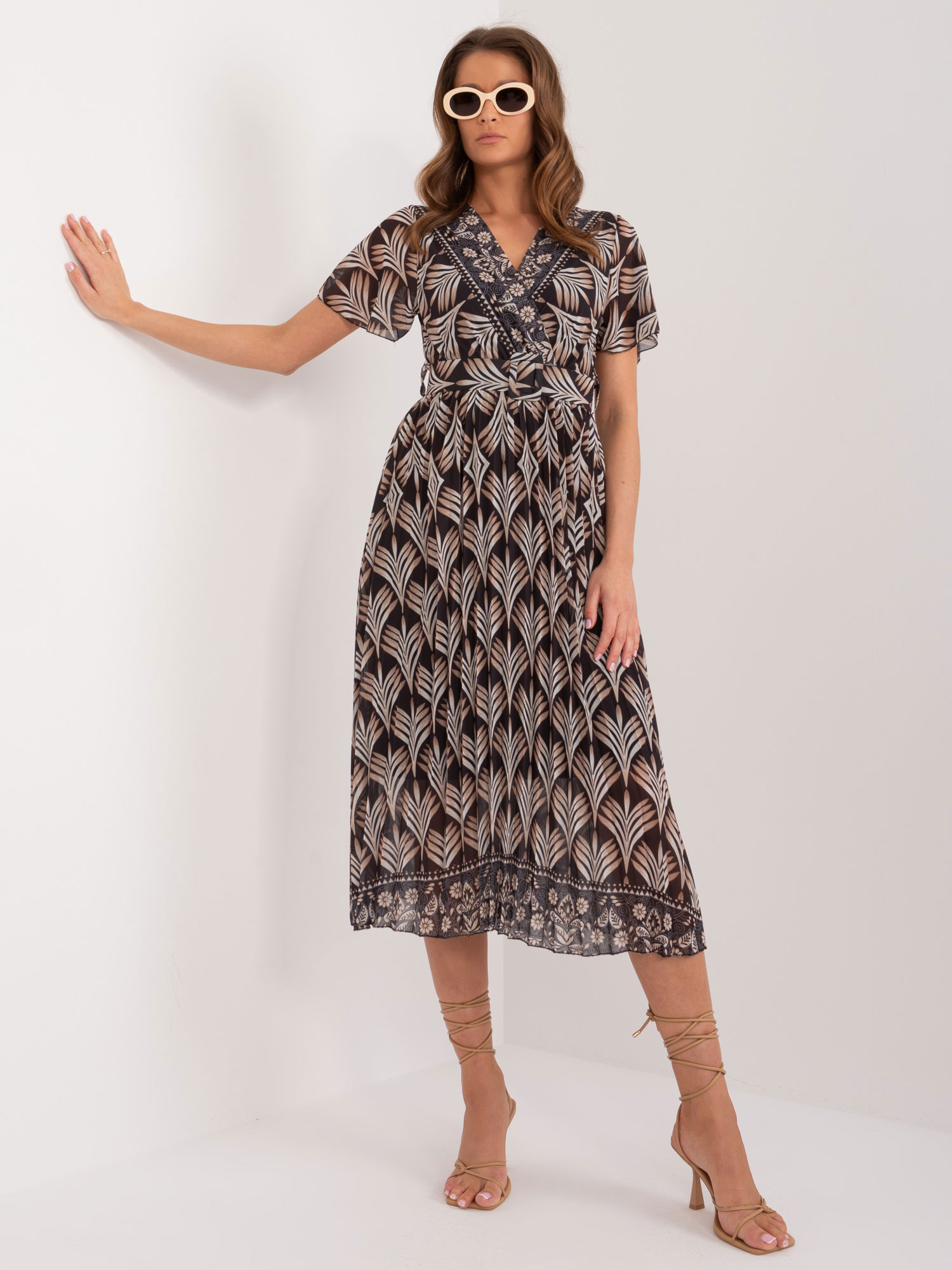 Čierno-béžové vzorované midi šaty s pásikom DHJ-SK-11331-7.71-black-beige Veľkosť: ONE SIZE