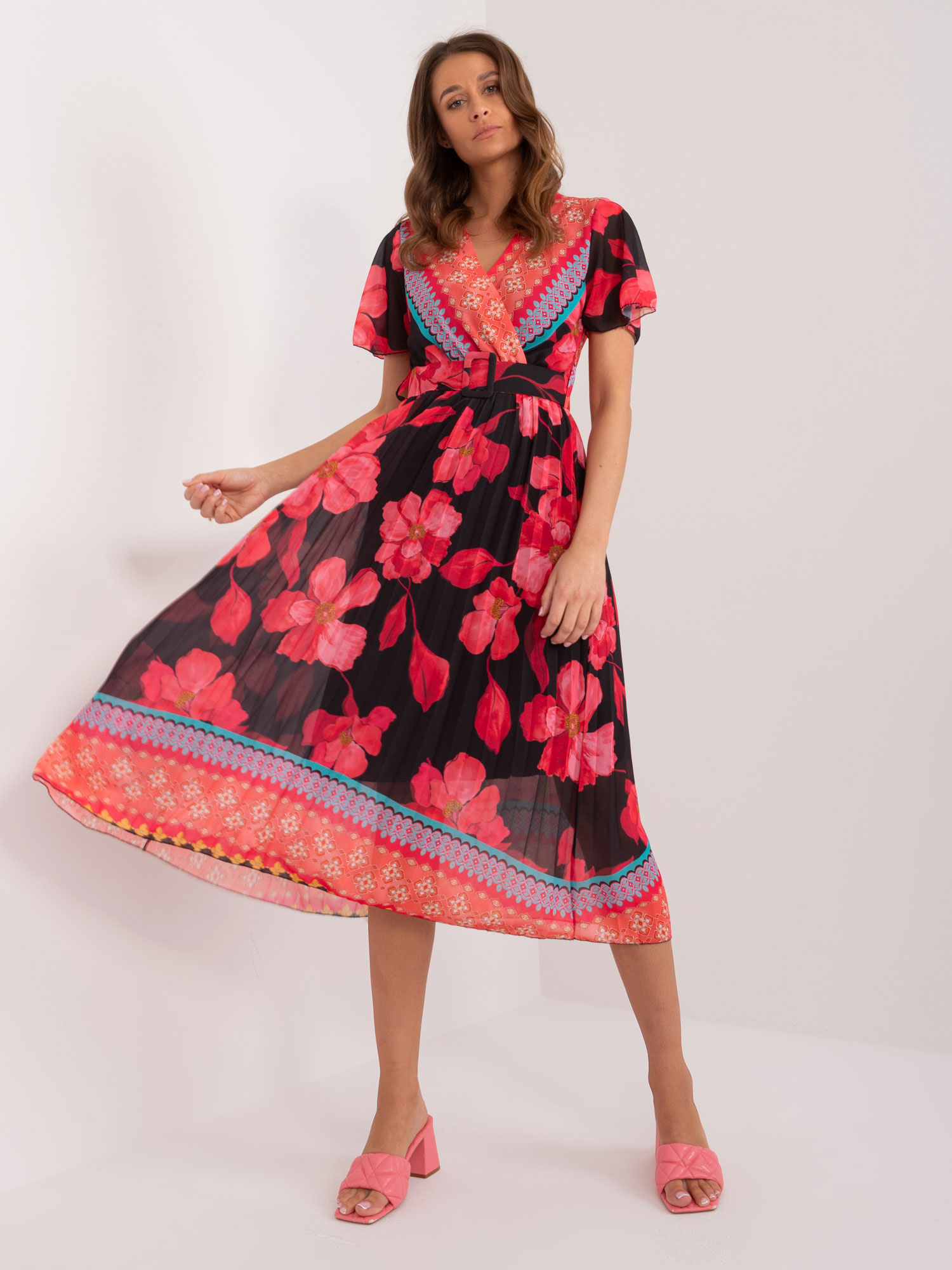 Čierno-červené kvetované midi šaty s pásikom -DHJ-SK-11331-5.19-black-red Veľkosť: ONE SIZE