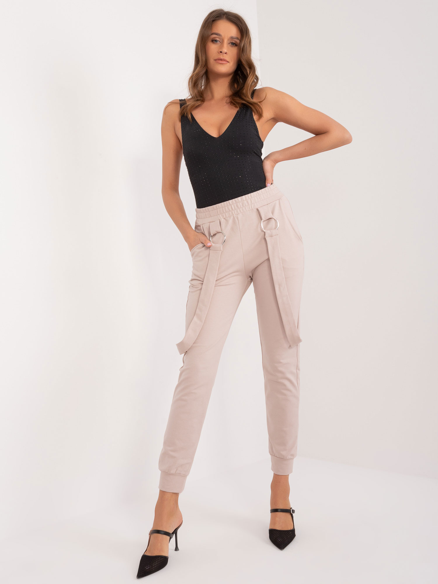 Béžové tepláky s ozdobnými trakmi -RV-DR-9629.82-beżowy Veľkosť: S/M