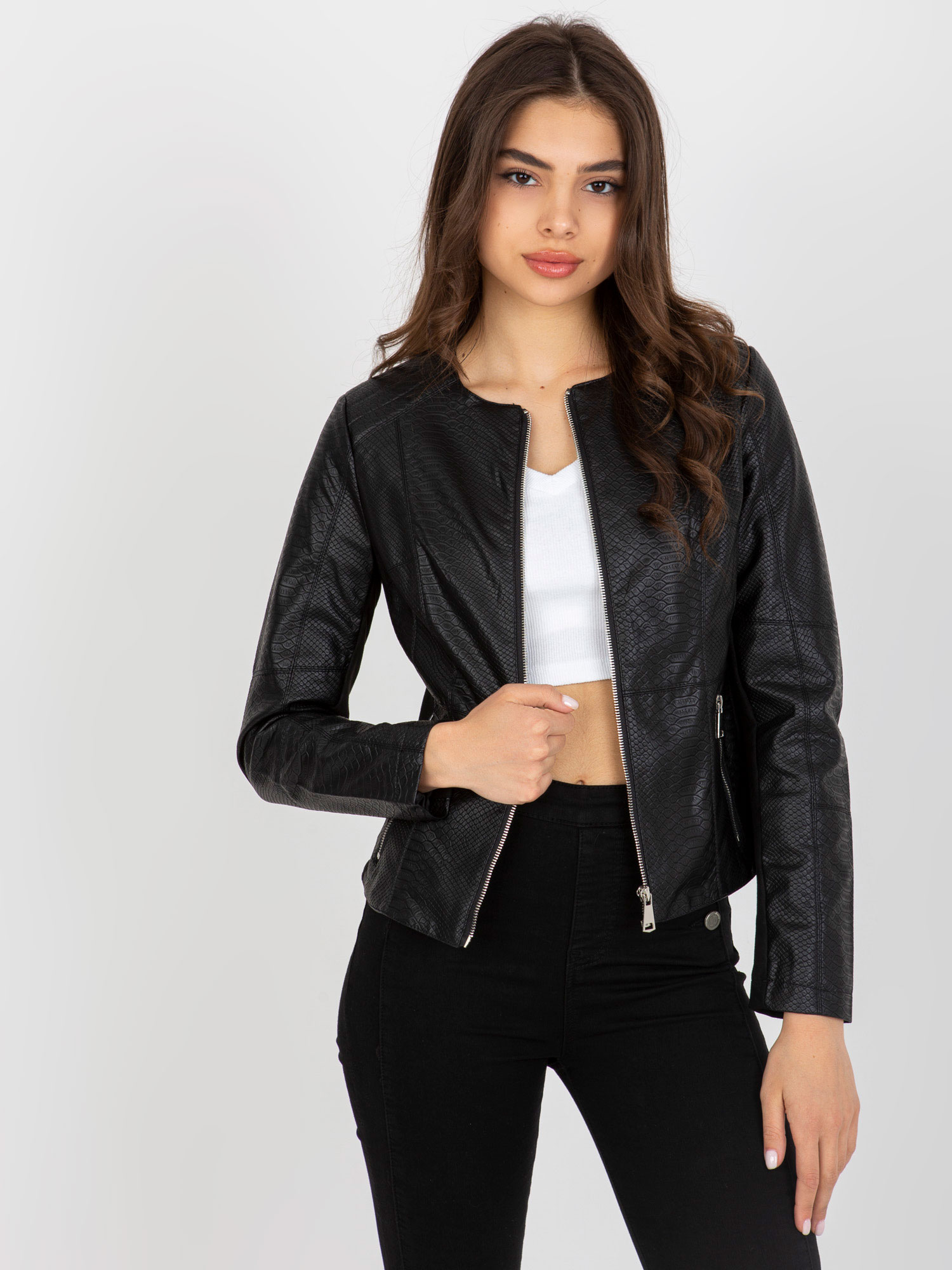 Čierna dámska vzorovaná koženková bunda NM-KR-DA-0526.55-black Veľkosť: L